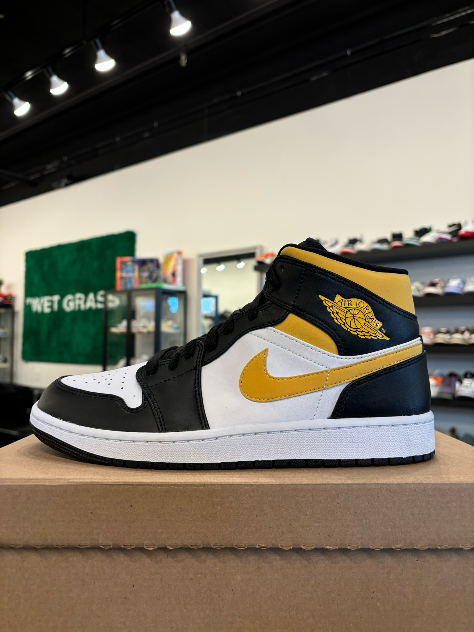 Jordan 1 Mid Yellow Black Size 9.5 Brand New (No Box)