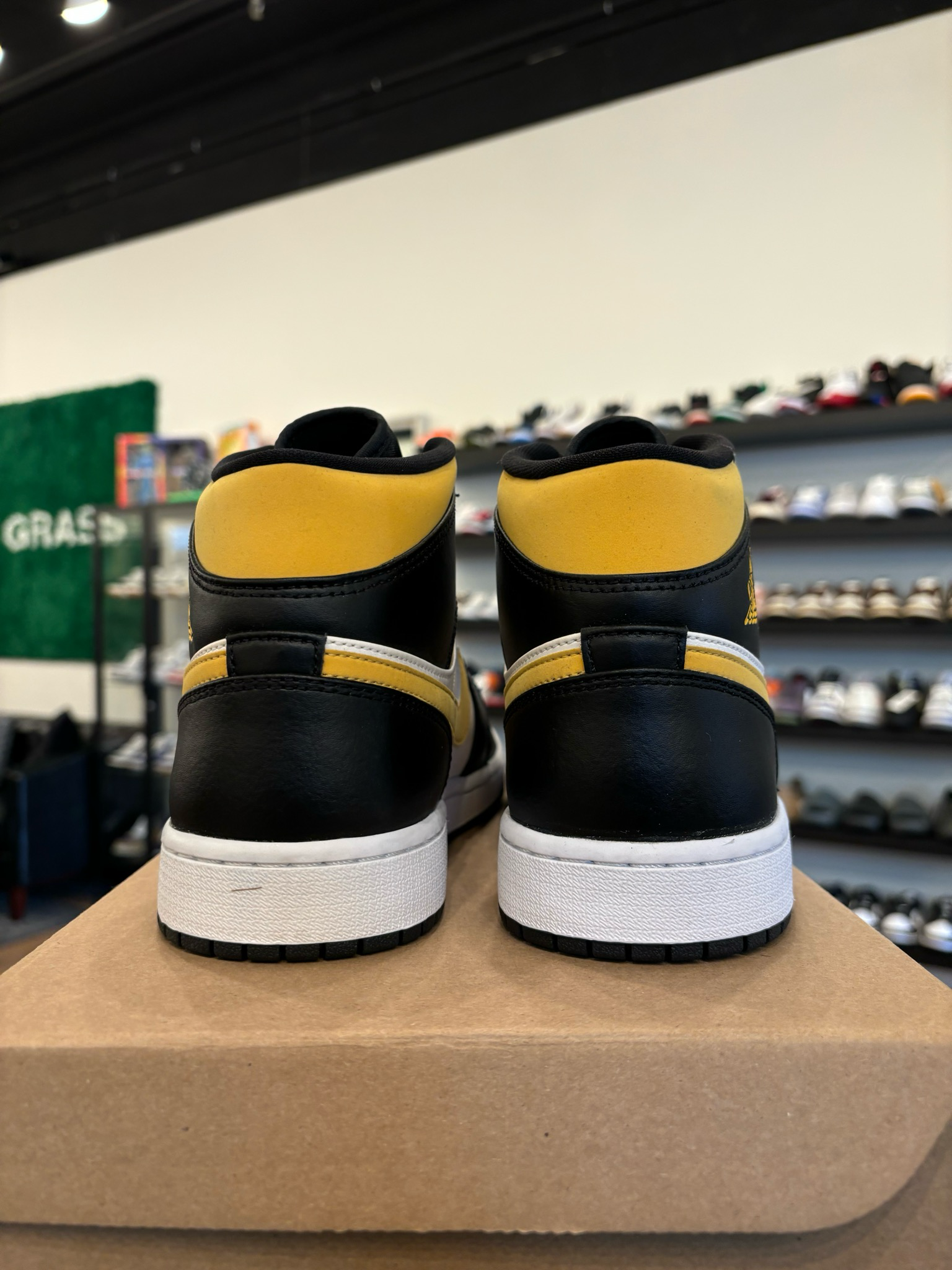 Jordan 1 Mid Yellow Black Size 9.5 Brand New (No Box)