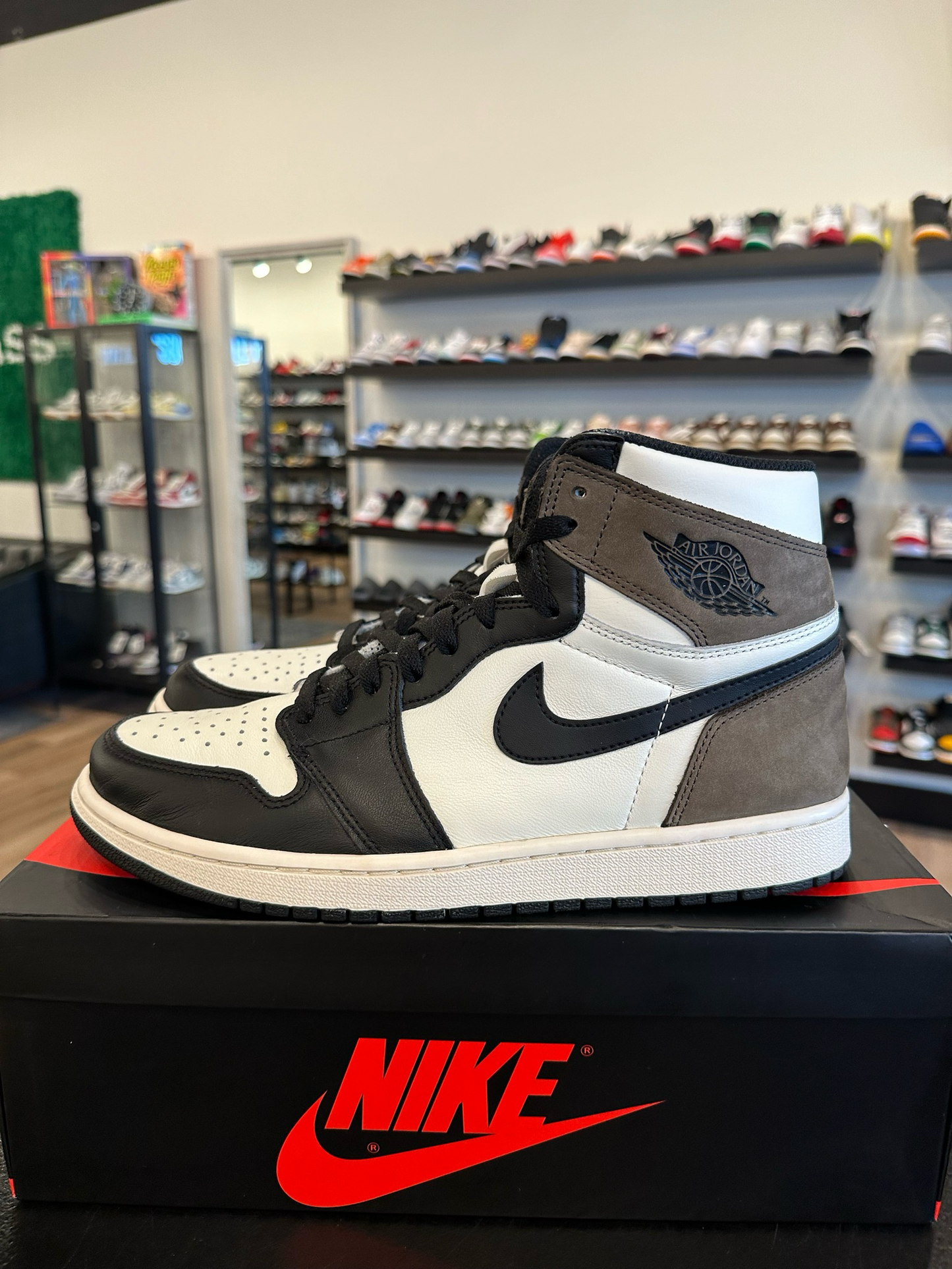 Jordan 1 Mocha Size 11.5 Pre-Owned (C)