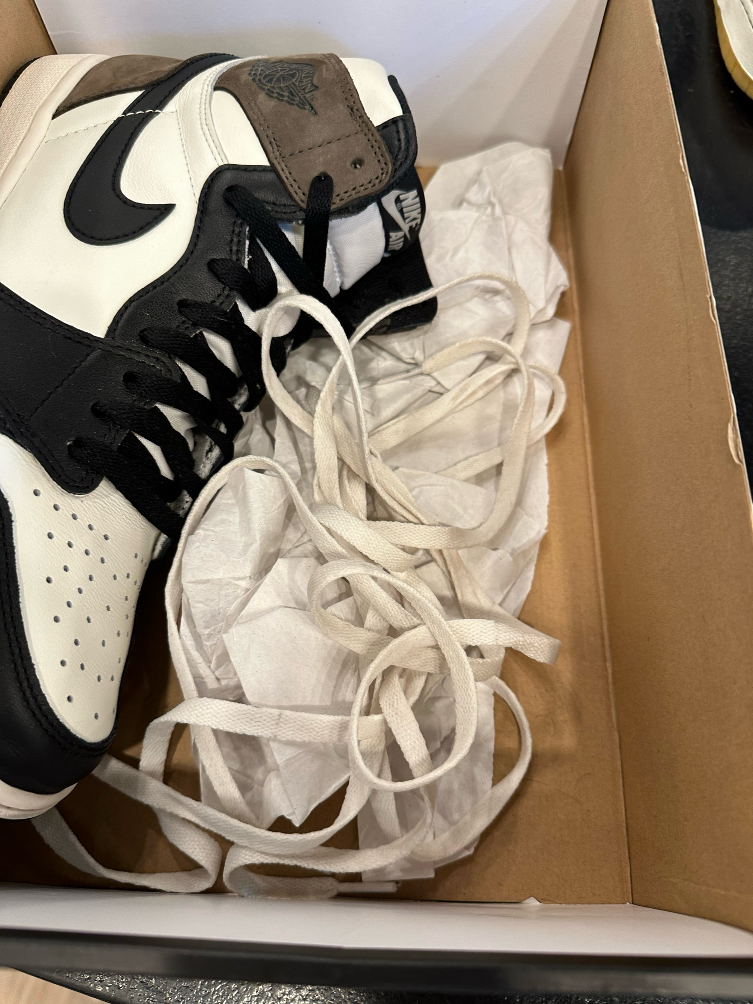 Jordan 1 Mocha Size 11.5 Pre-Owned (C)