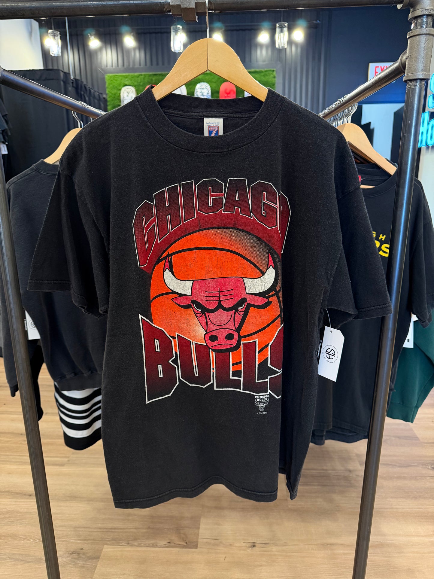 Chicago Bulls Black Logo 7 Graphic Tee Size XL VINTAGE