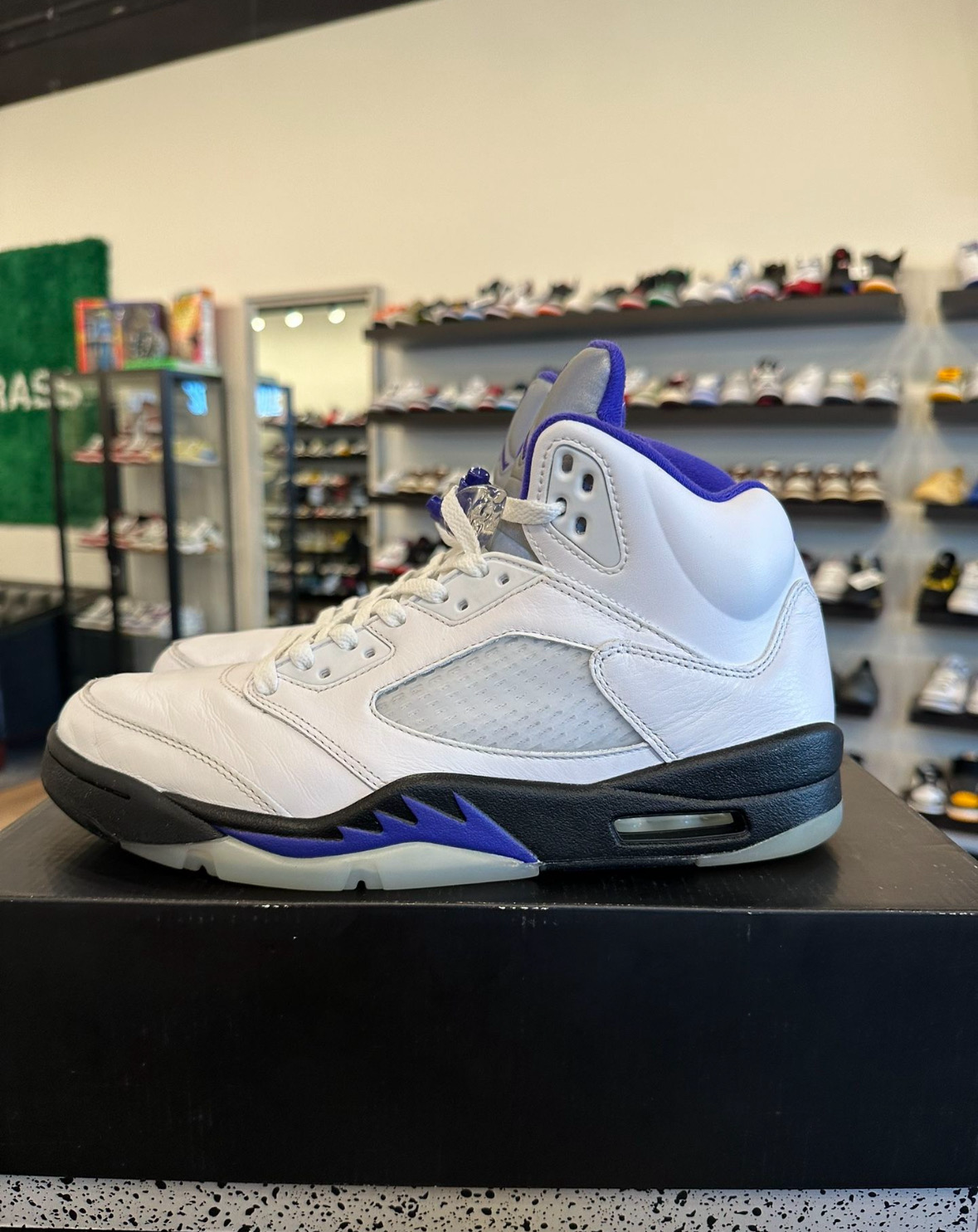 Jordan 5 Dark Concord Size 10 Pre-Owned