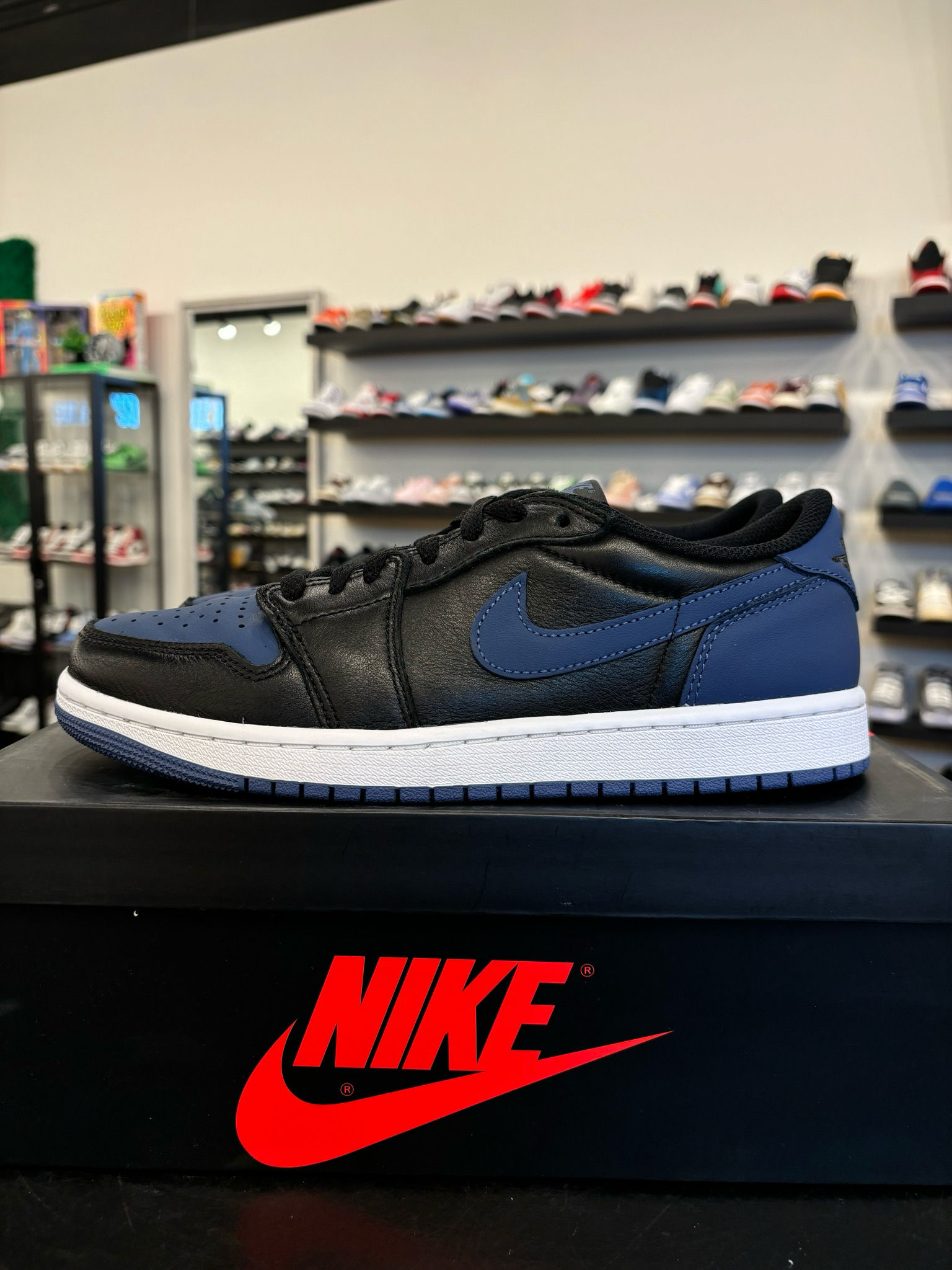Jordan 1 Low Mystic Navy Size 8 Pre-Owned