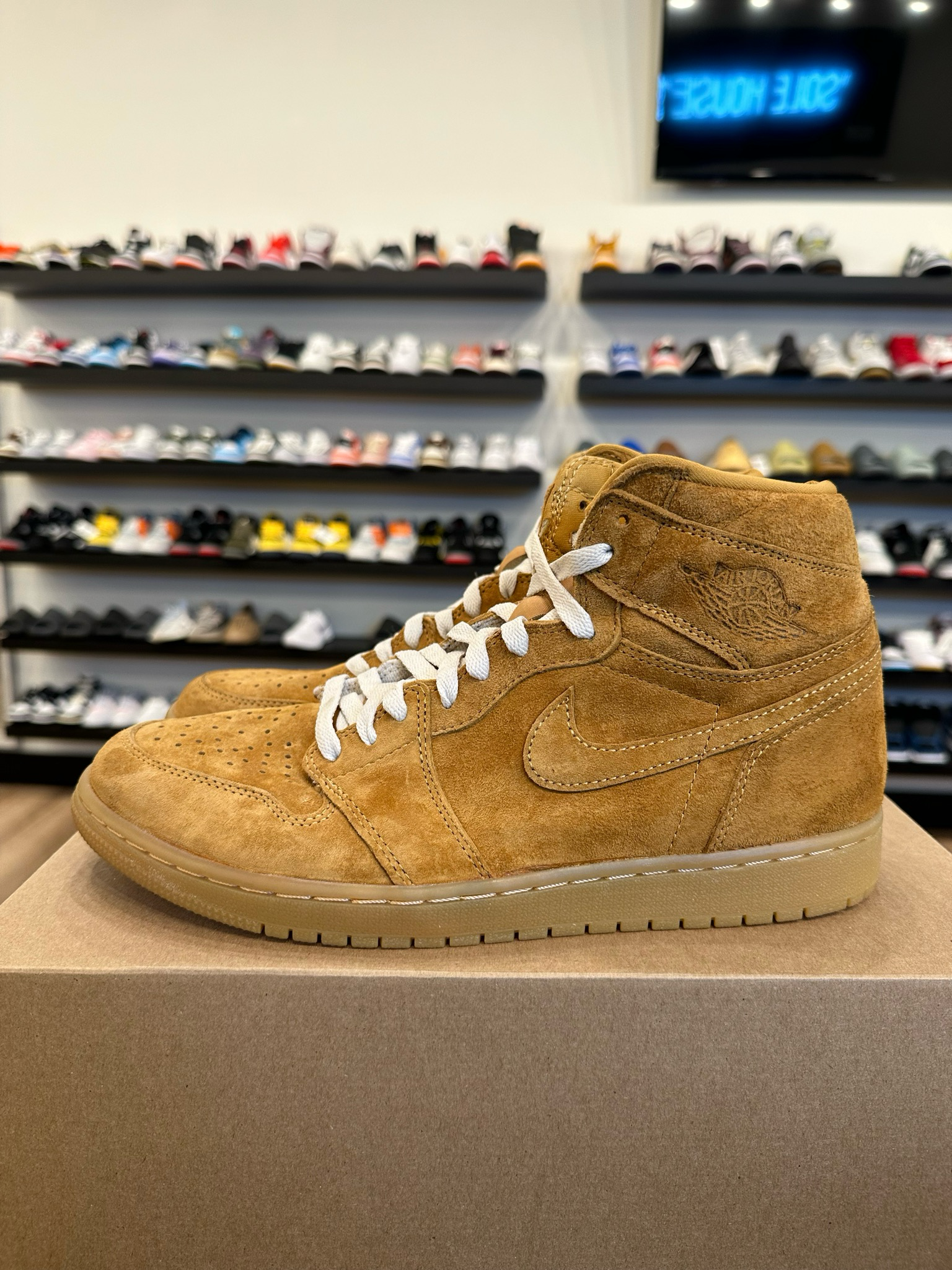 Jordan 1 Wheat Size 10.5 Pre-Owned (No Box)