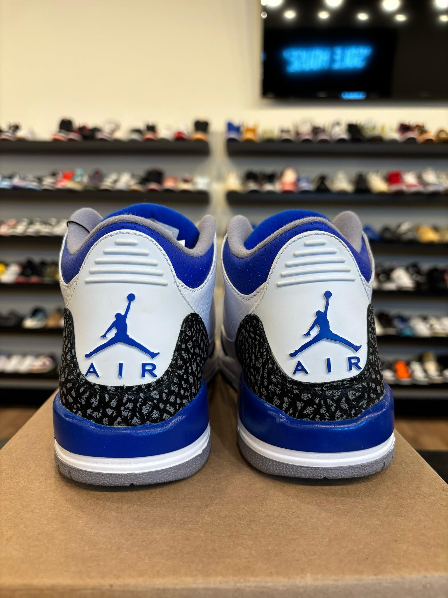 Jordan 3 Racer Blue Size 6Y (7.5W) Pre-Owned (No Box)