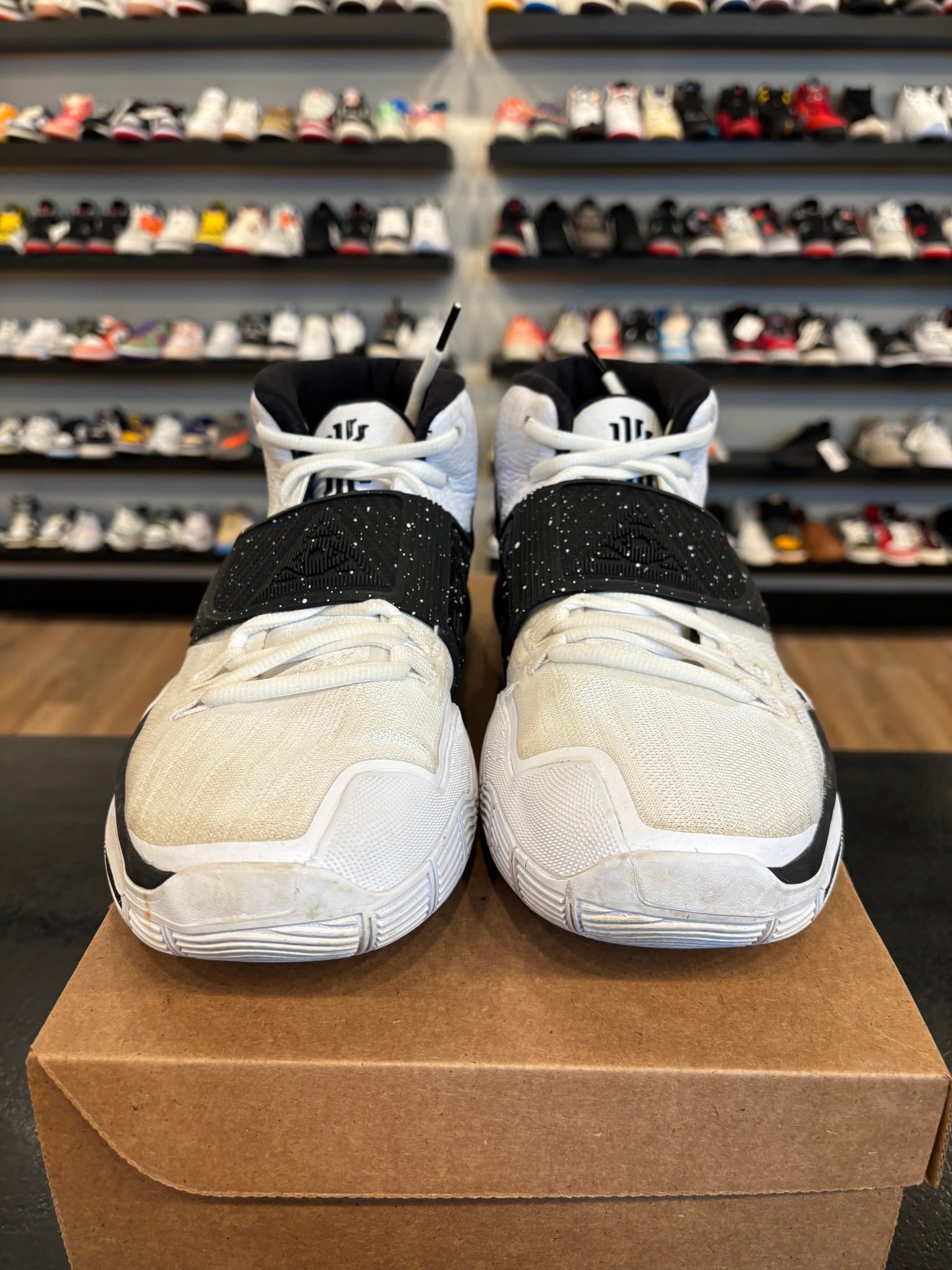 Nike Kyrie 6 White Black Size 11 Pre-Owned (No Box)