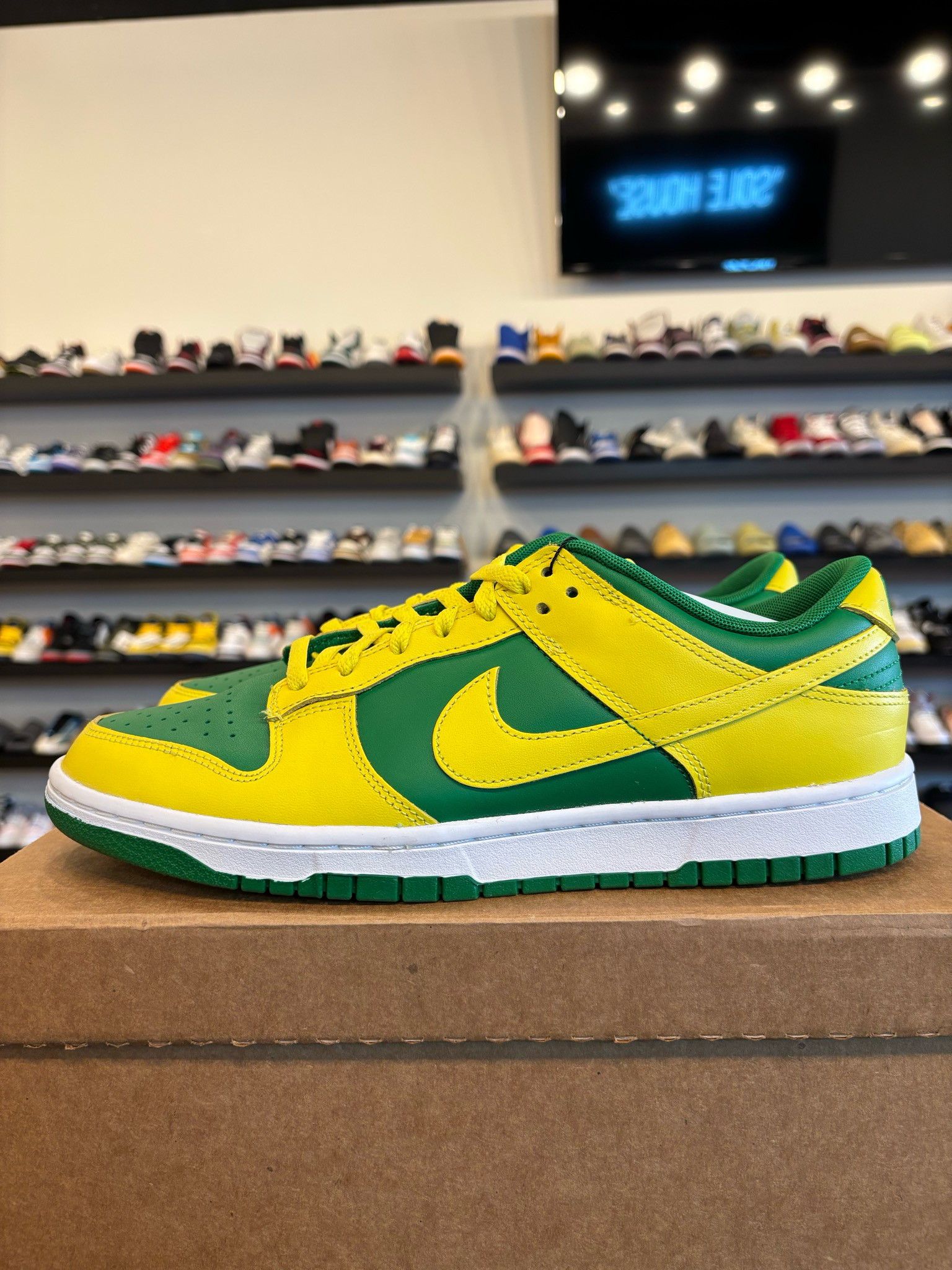 Nike Dunk Low Reverse Brazil Size 11 Pre-Owned (No Box)