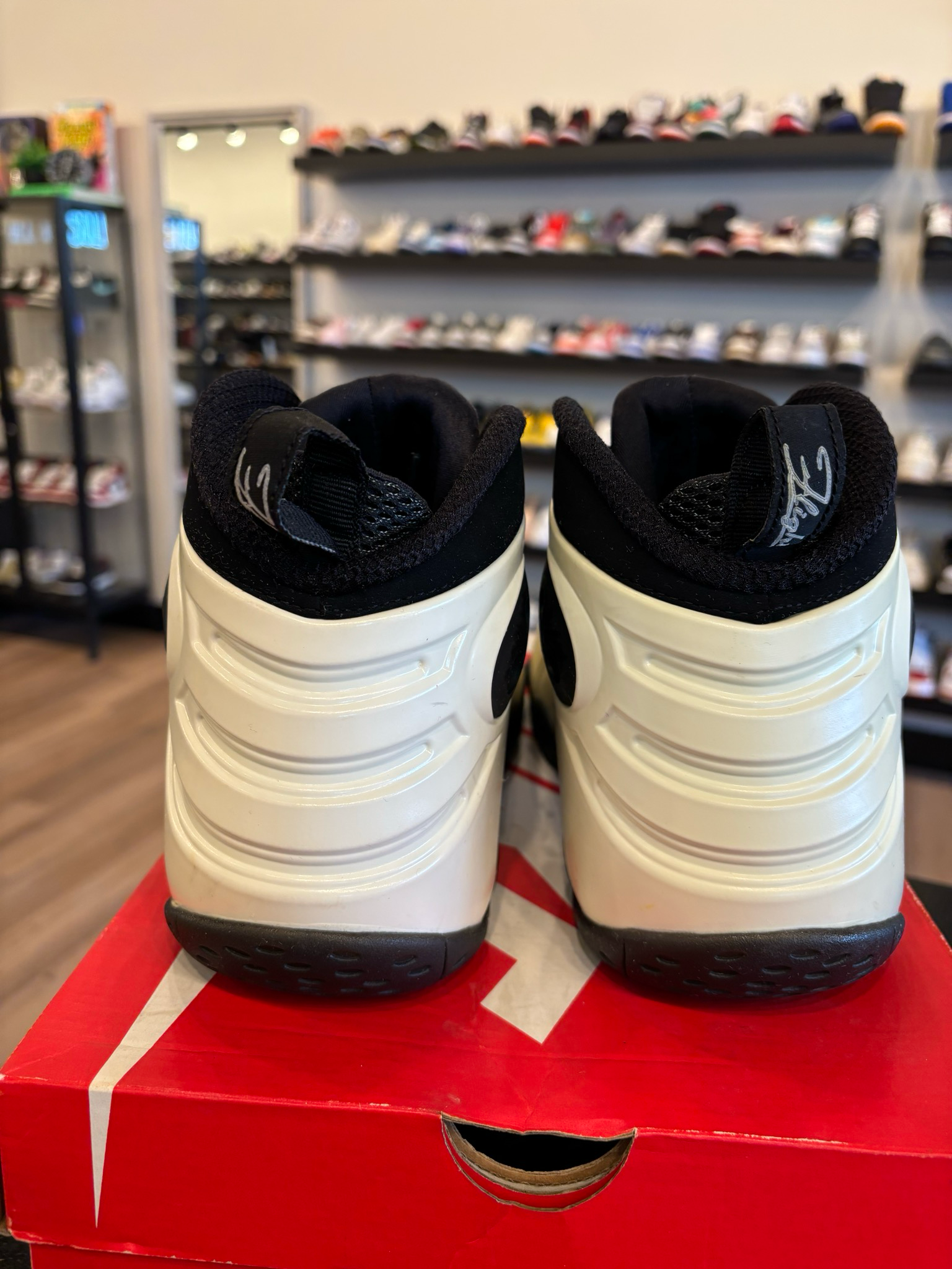 Nike Zoom Rookie Glow Size 10 Pre-Owned