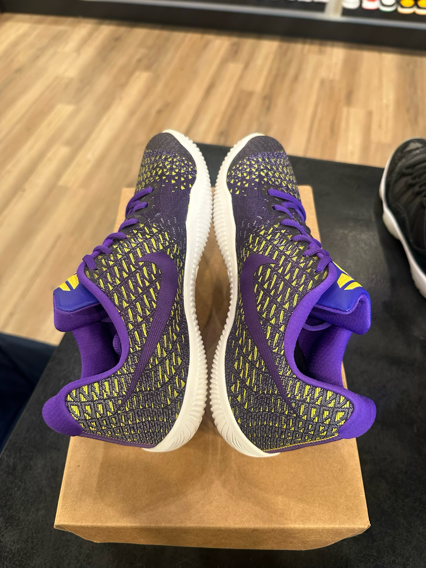Nike Kobe Mamba Instinct Laker Size 8 Pre-Owned (No Box)