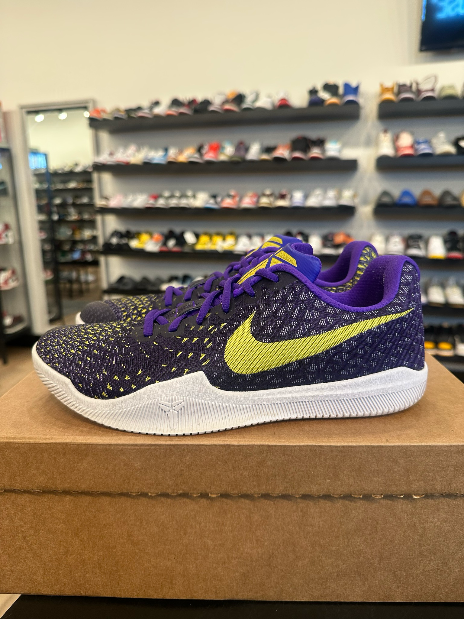 Nike Kobe Mamba Instinct Laker Size 8 Pre-Owned (No Box)