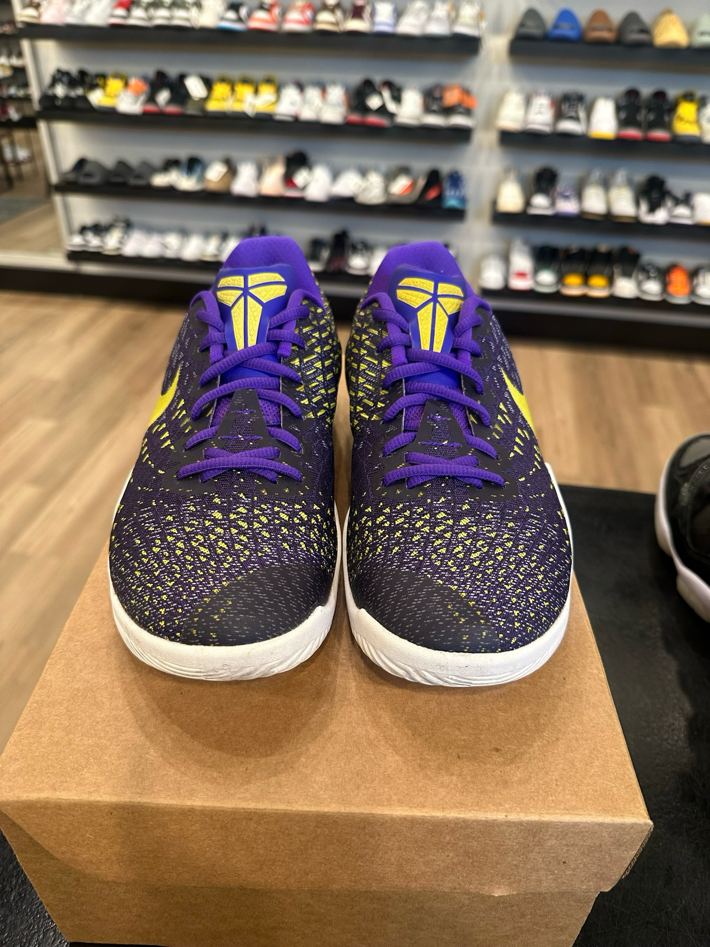 Nike Kobe Mamba Instinct Laker Size 8 Pre-Owned (No Box)