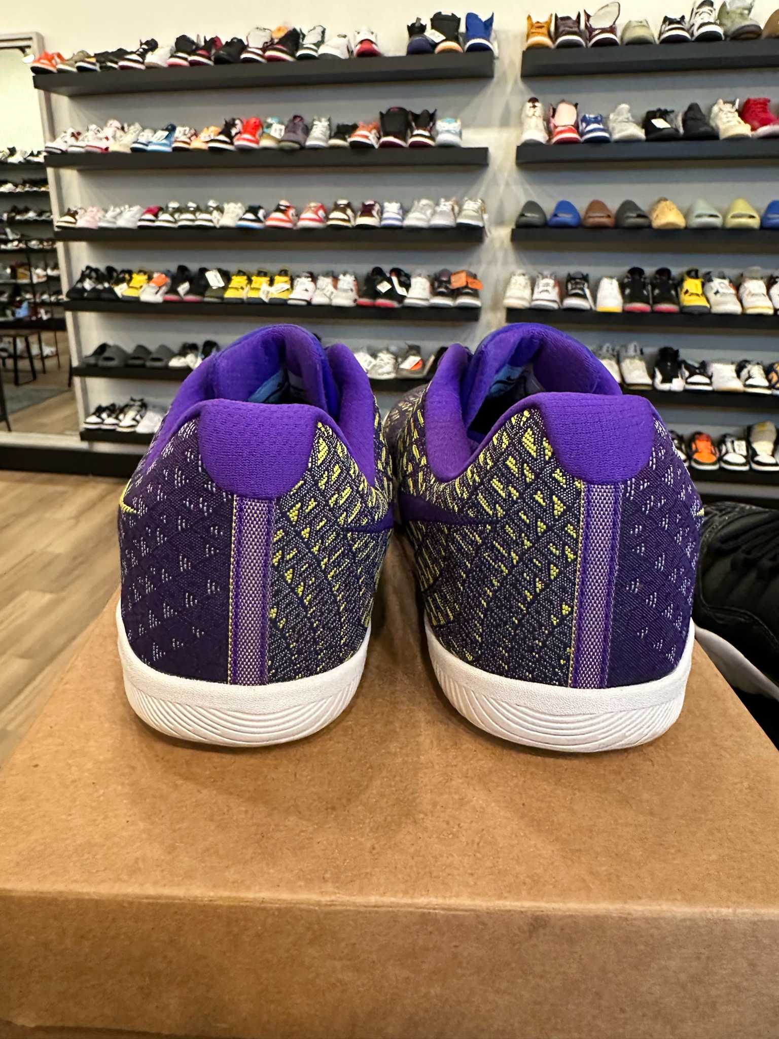 Nike Kobe Mamba Instinct Laker Size 8 Pre-Owned (No Box)