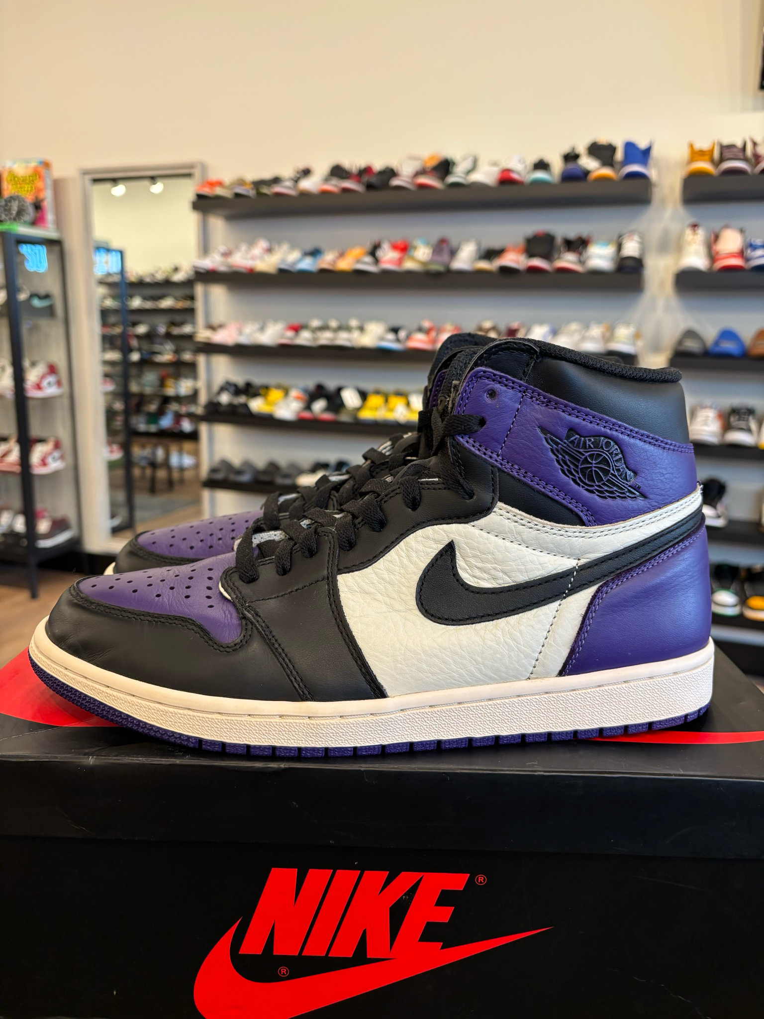 Jordan 1 Court Purple 1.0 Size 10.5 Pre-Owned (No Box)