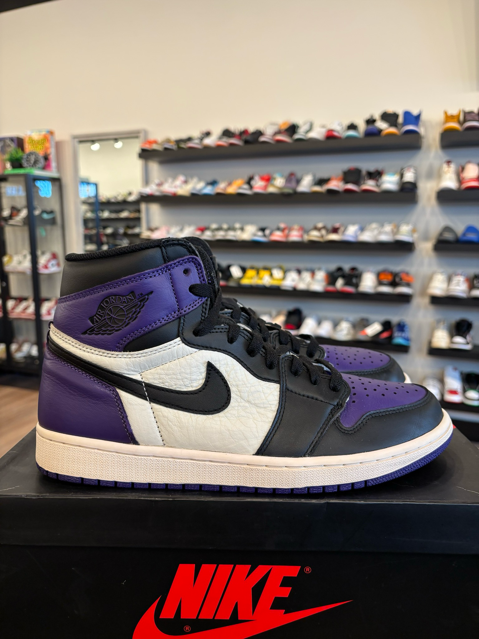 Jordan 1 Court Purple 1.0 Size 10.5 Pre-Owned (No Box)