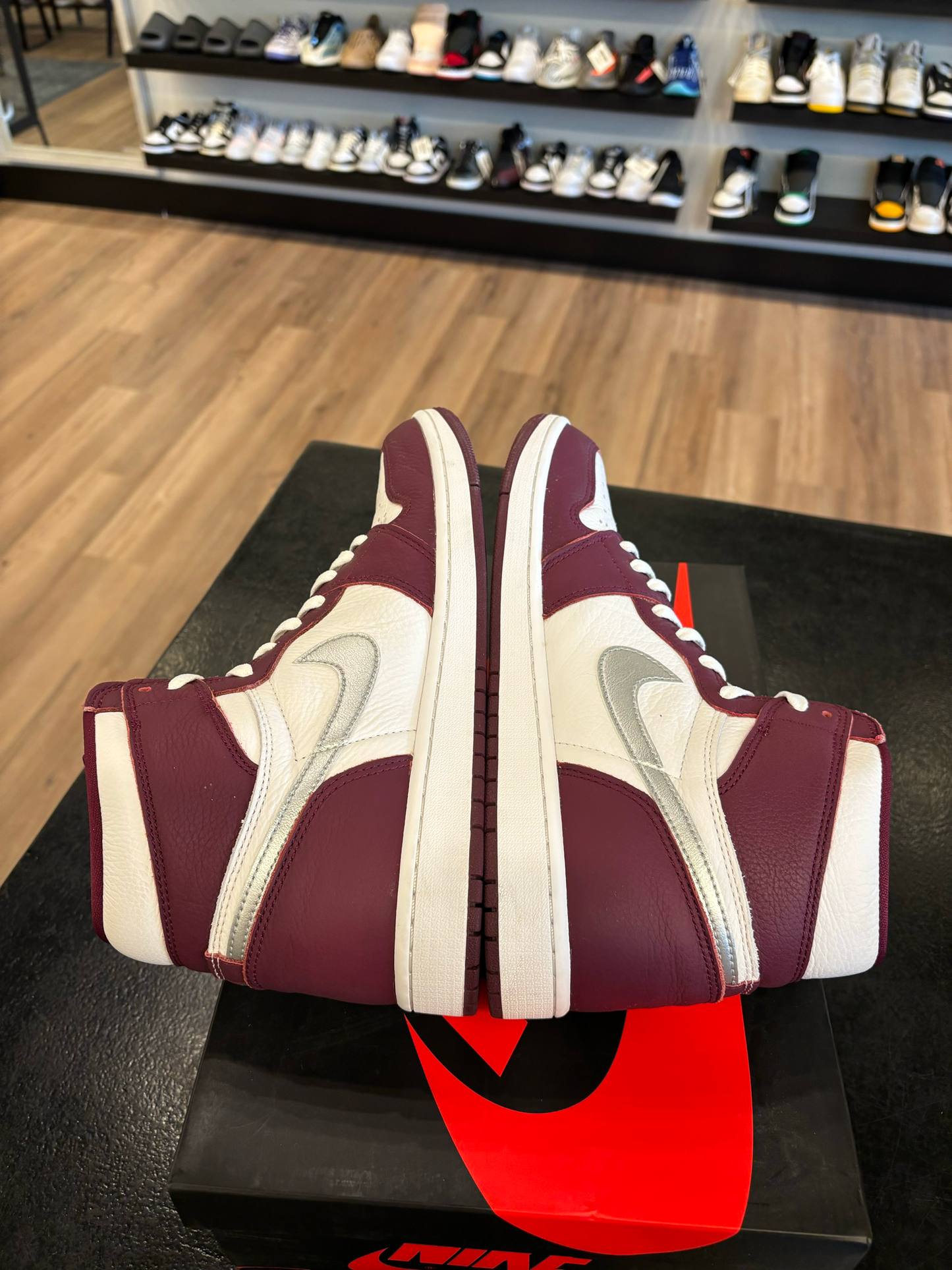 Jordan 1 Bordeaux Size 10.5 Pre-Owned