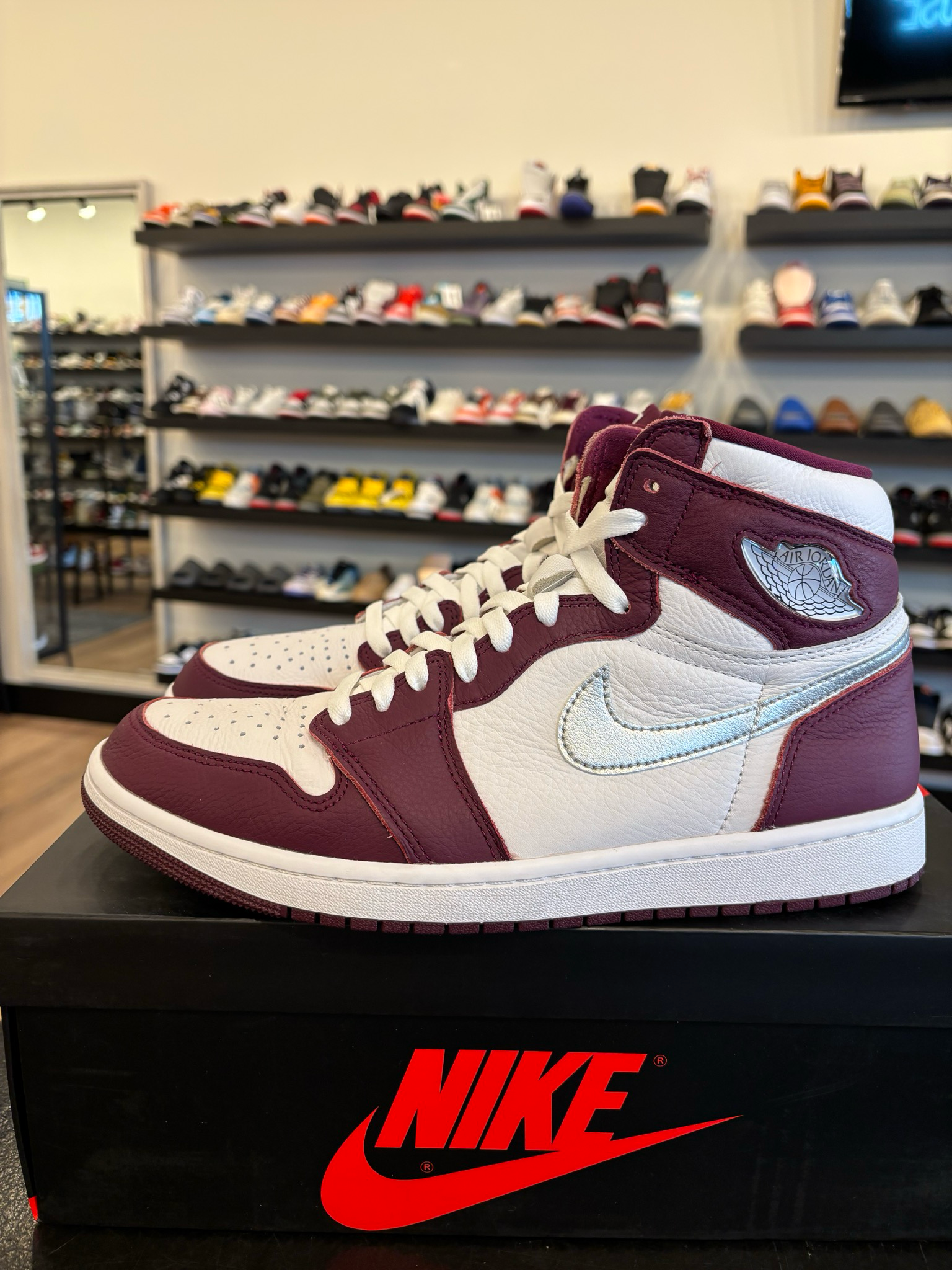 Jordan 1 Bordeaux Size 10.5 Pre-Owned