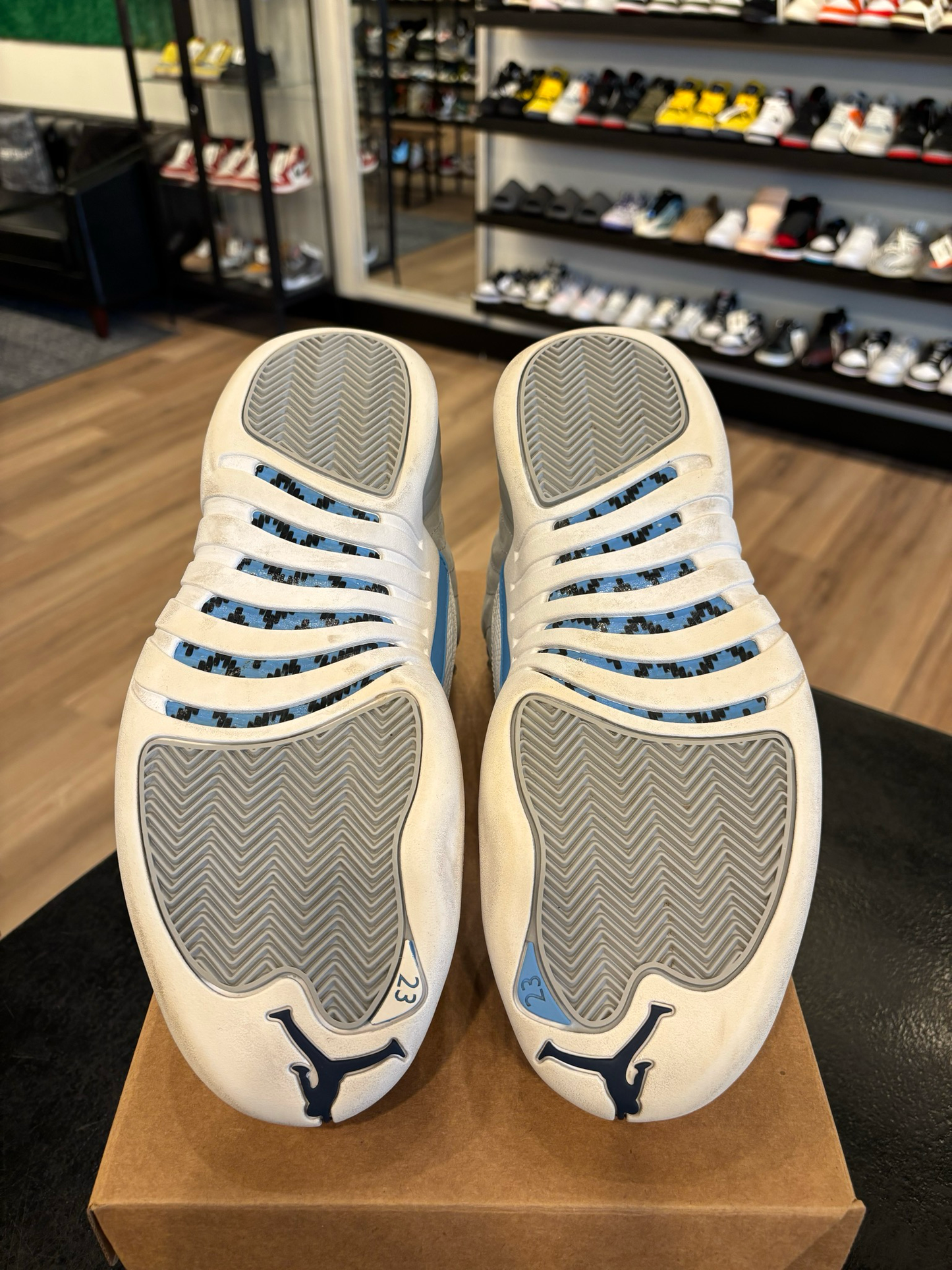 Jordan 12 University Blue Size 9 Pre-Owned (No Box)