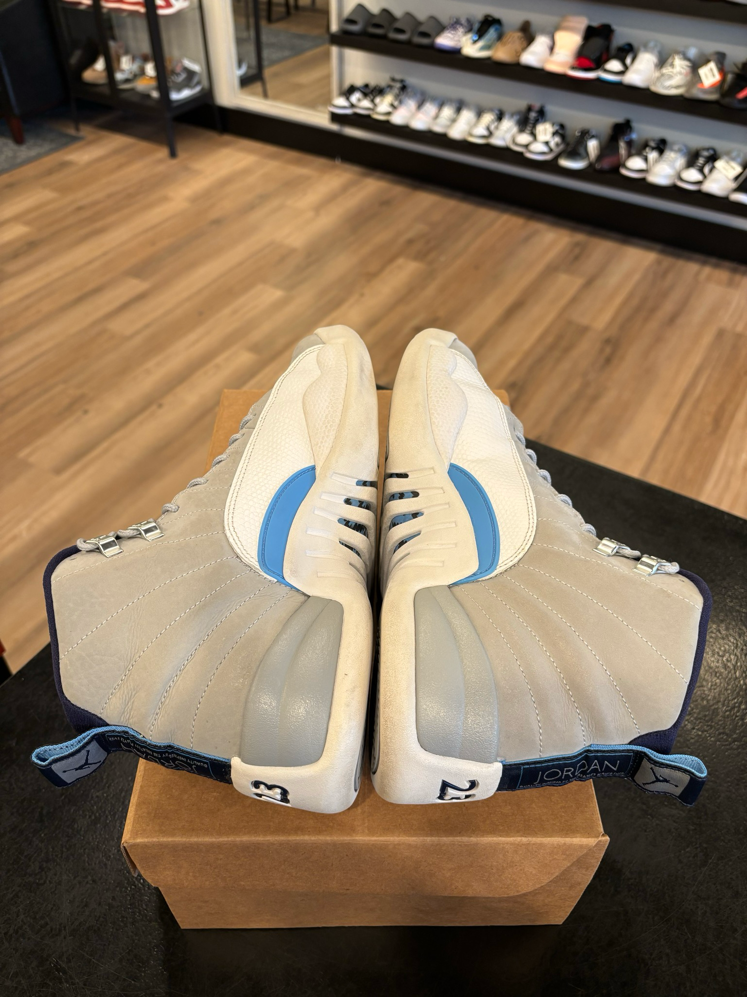 Jordan 12 University Blue Size 9 Pre-Owned (No Box)