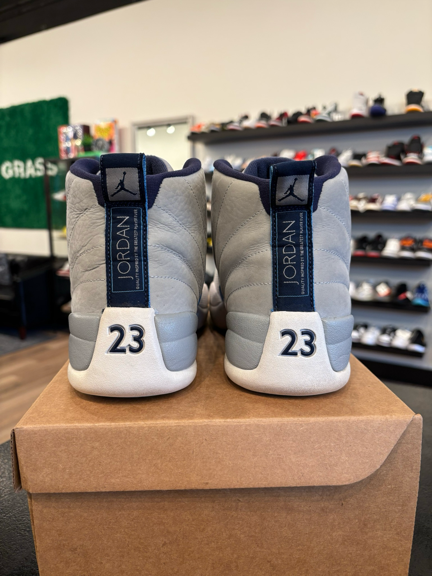 Jordan 12 University Blue Size 9 Pre-Owned (No Box)