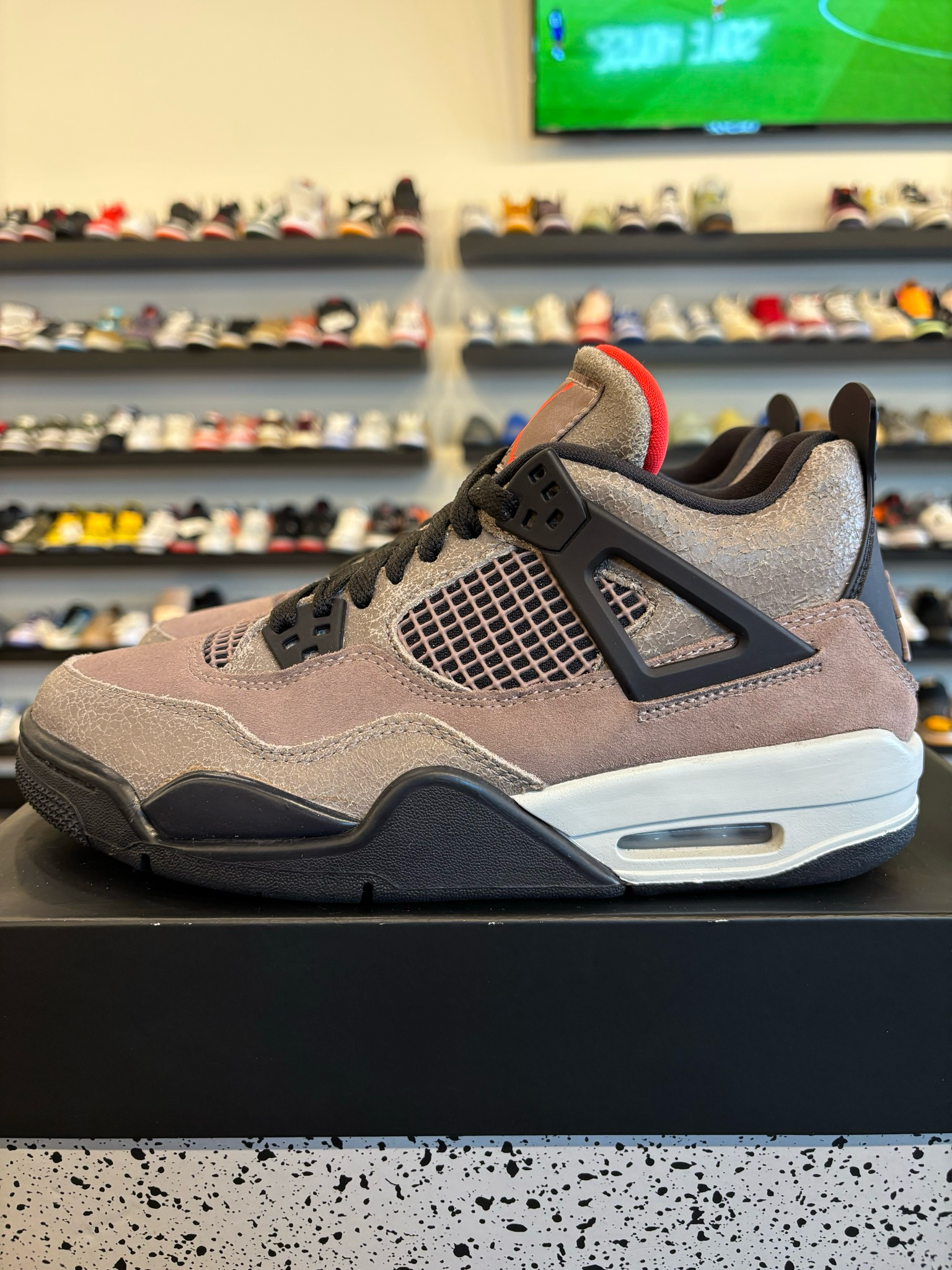 Jordan 4 Taupe Haze Size 7Y (8.5W) Pre-Owned