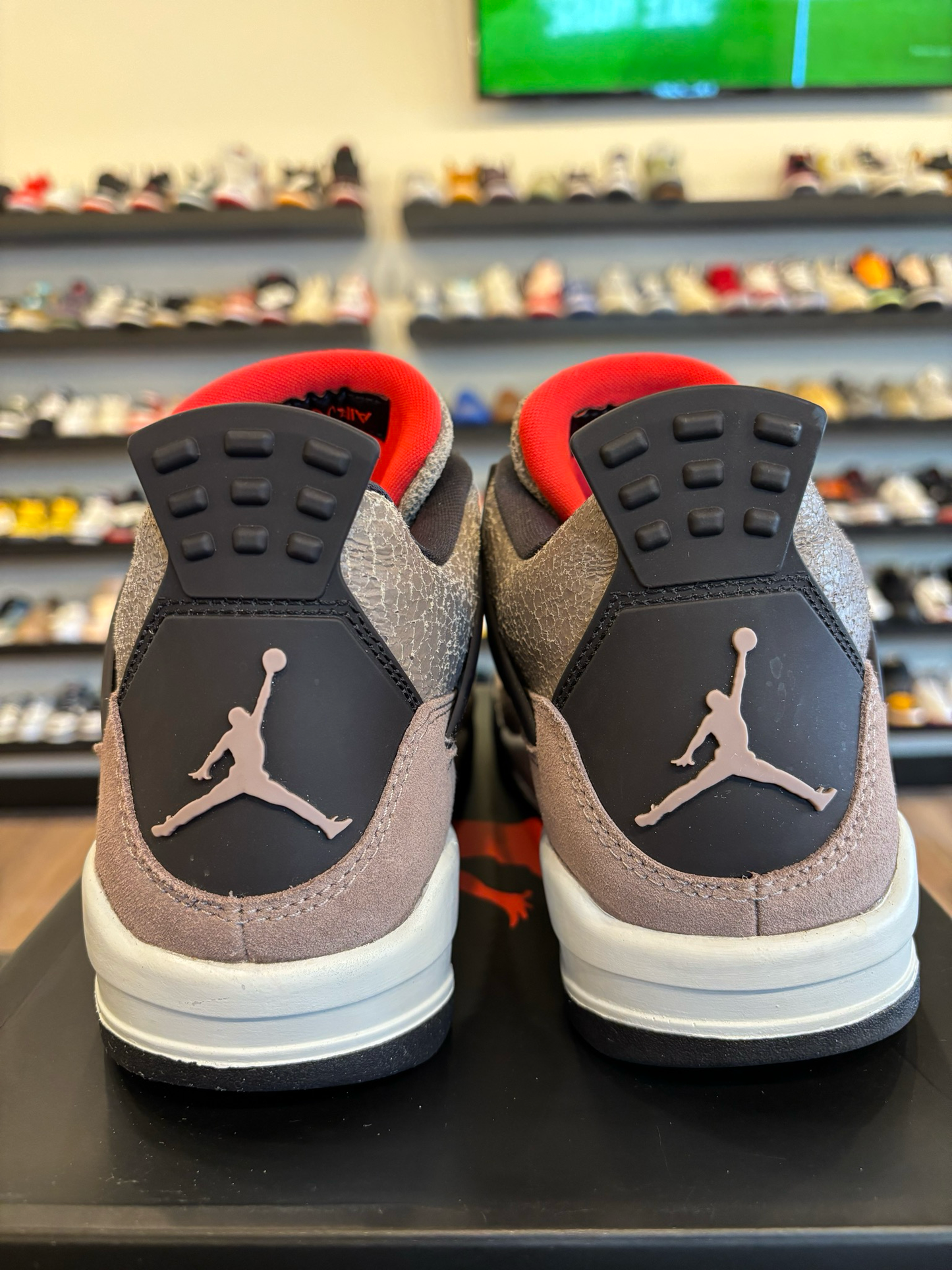 Jordan 4 Taupe Haze Size 7Y (8.5W) Pre-Owned