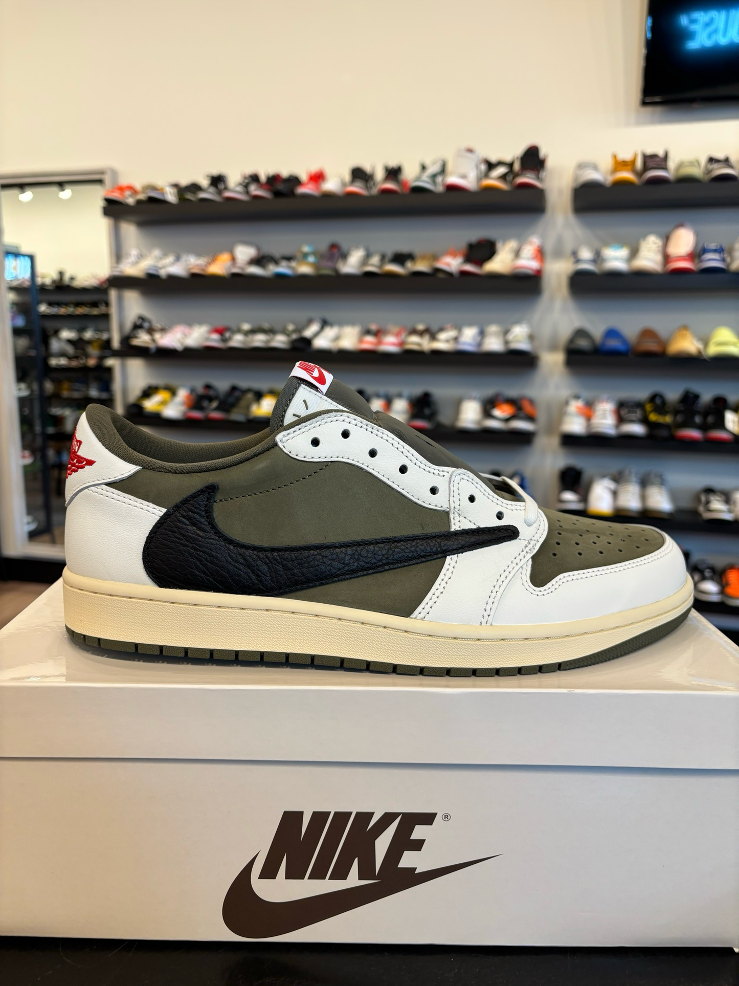 Jordan 1 Low Travis Scott Medium Olive Size 12 Brand New (B)