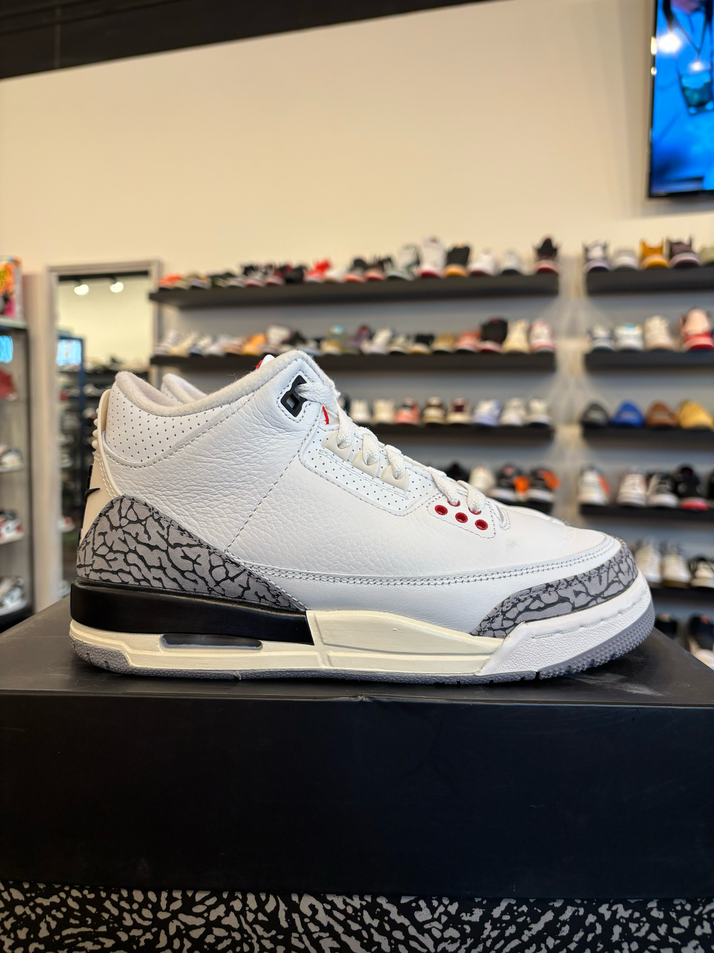 Jordan 3 Reimagined White Cement Size 6Y (7.5W) Pre-Owned (B)