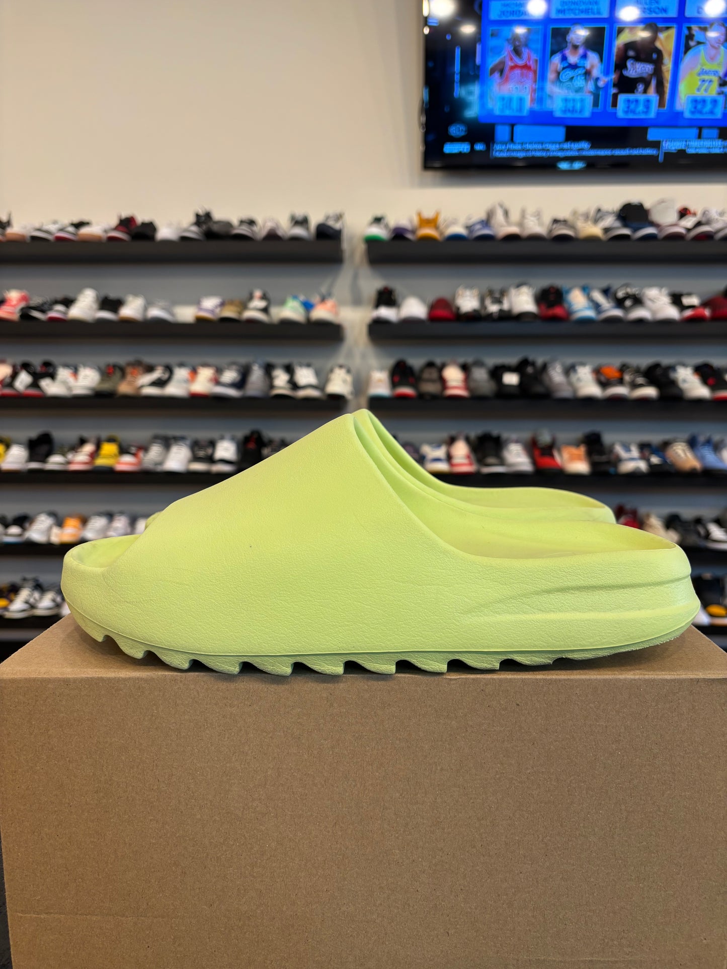Yeezy Slide Glow Size 12 Pre-Owned