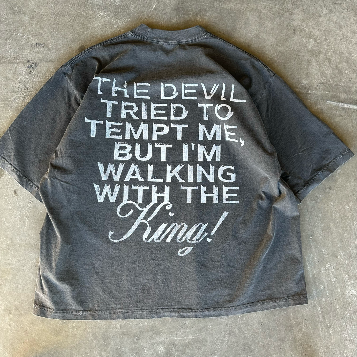 Ash Walking With The King Tee Grey Size Large Brand New