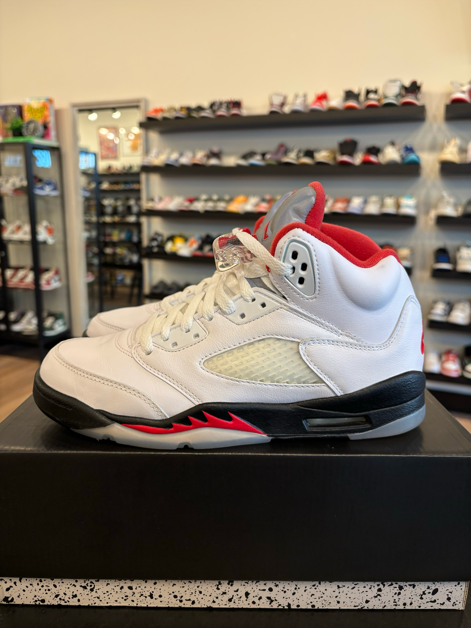 Jordan 5 Fire Red Size 6.5Y (8W) Pre-Owned