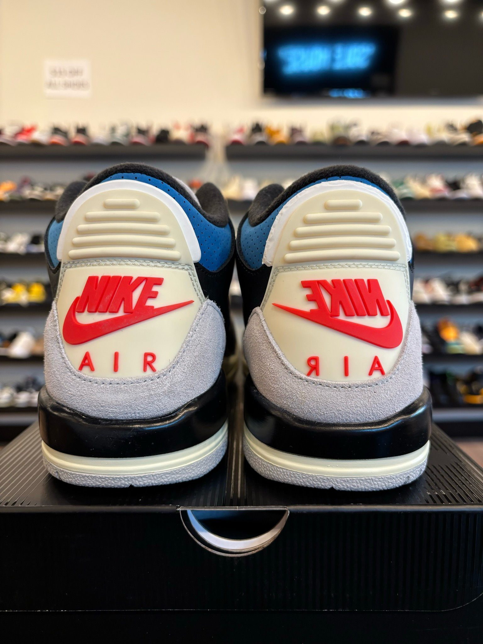 Jordan 3 Rare Air Size 7Y (8.5W) Brand New