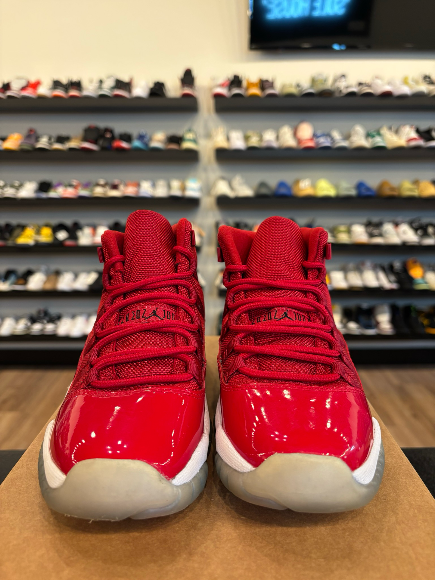 Jordan 11 Win Like 96 Size 4Y (5.5W) Pre-Owned (No Box)