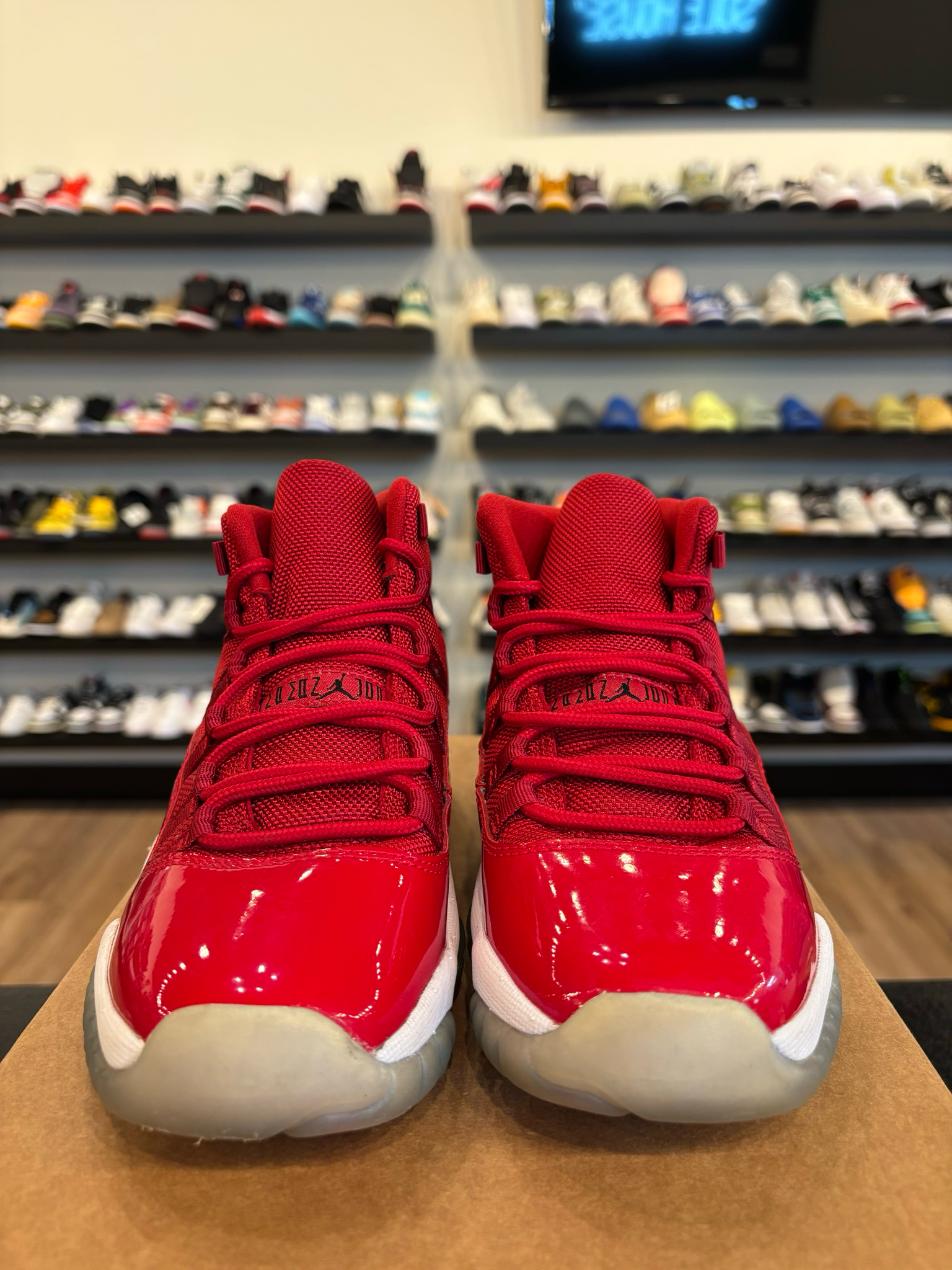 Jordan 11 Win Like 96 Size 4Y (5.5W) Pre-Owned (No Box)