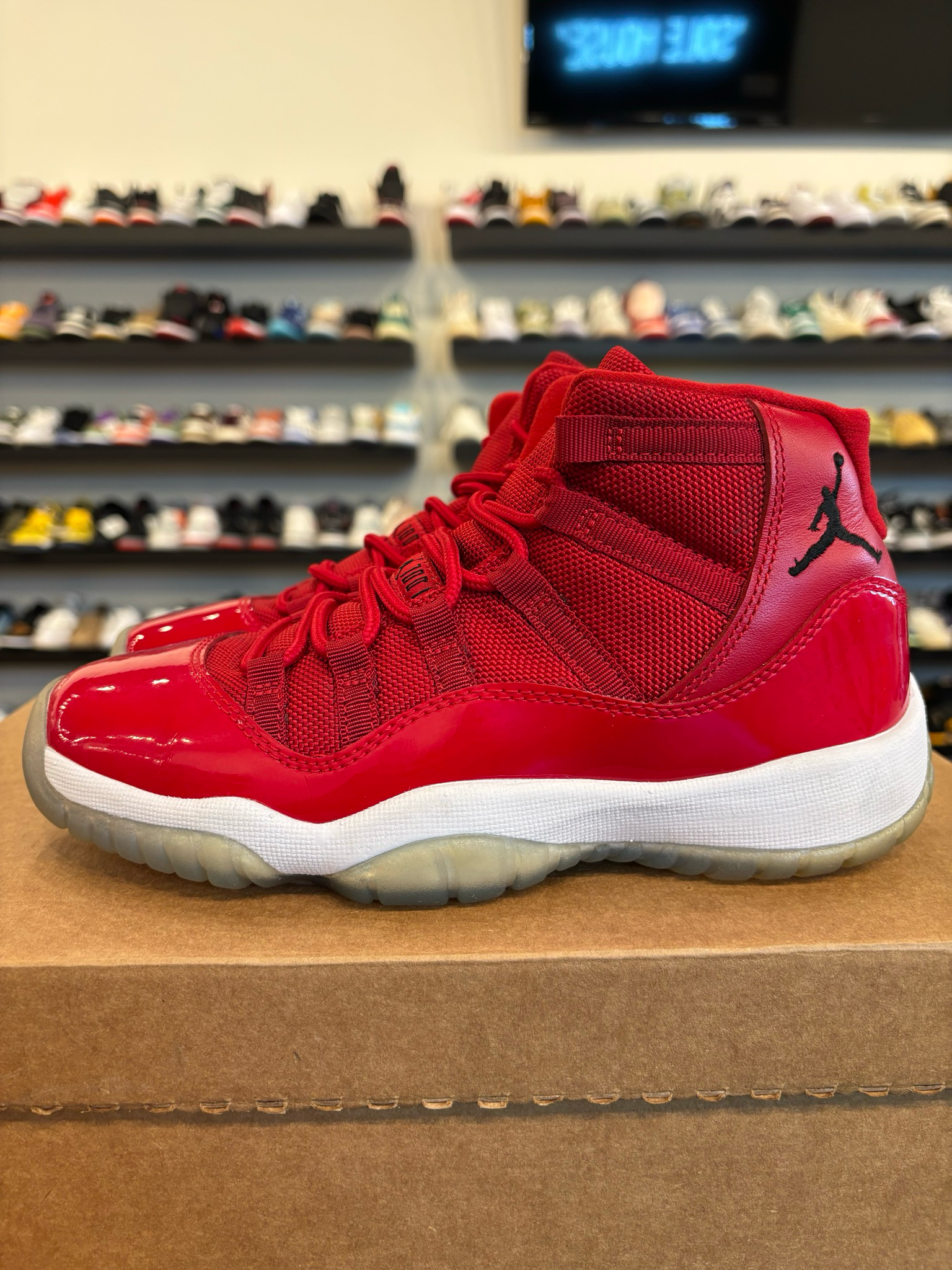 Jordan 11 Win Like 96 Size 4Y (5.5W) Pre-Owned (No Box)