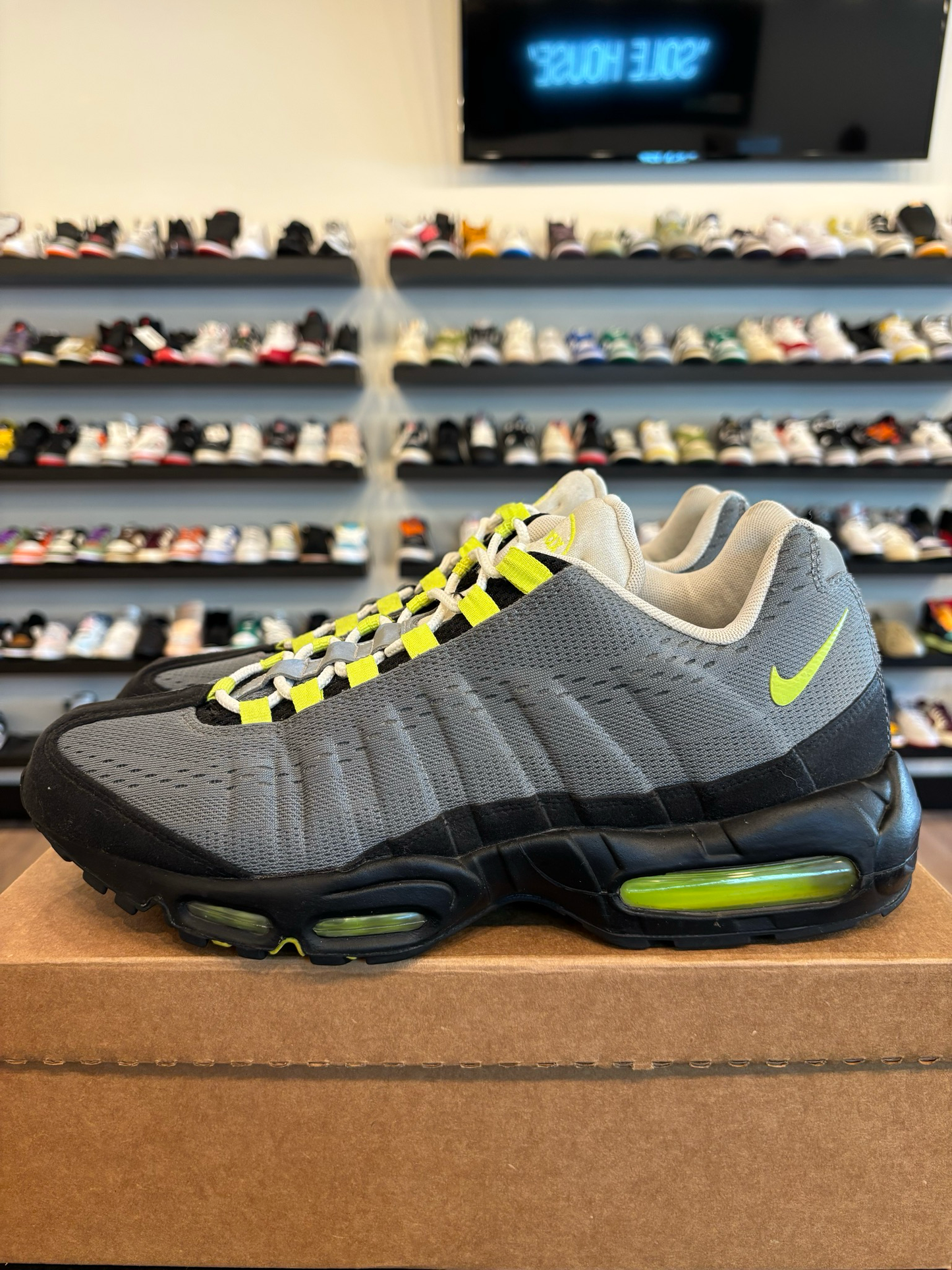 Nike Air Max 95 Cool Grey Volt (2012) Size 13 Pre-Owned (No Box)