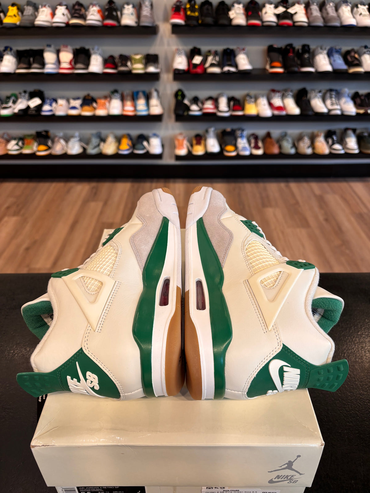 Jordan 4 SB Pine Green Size 8.5 Brand New