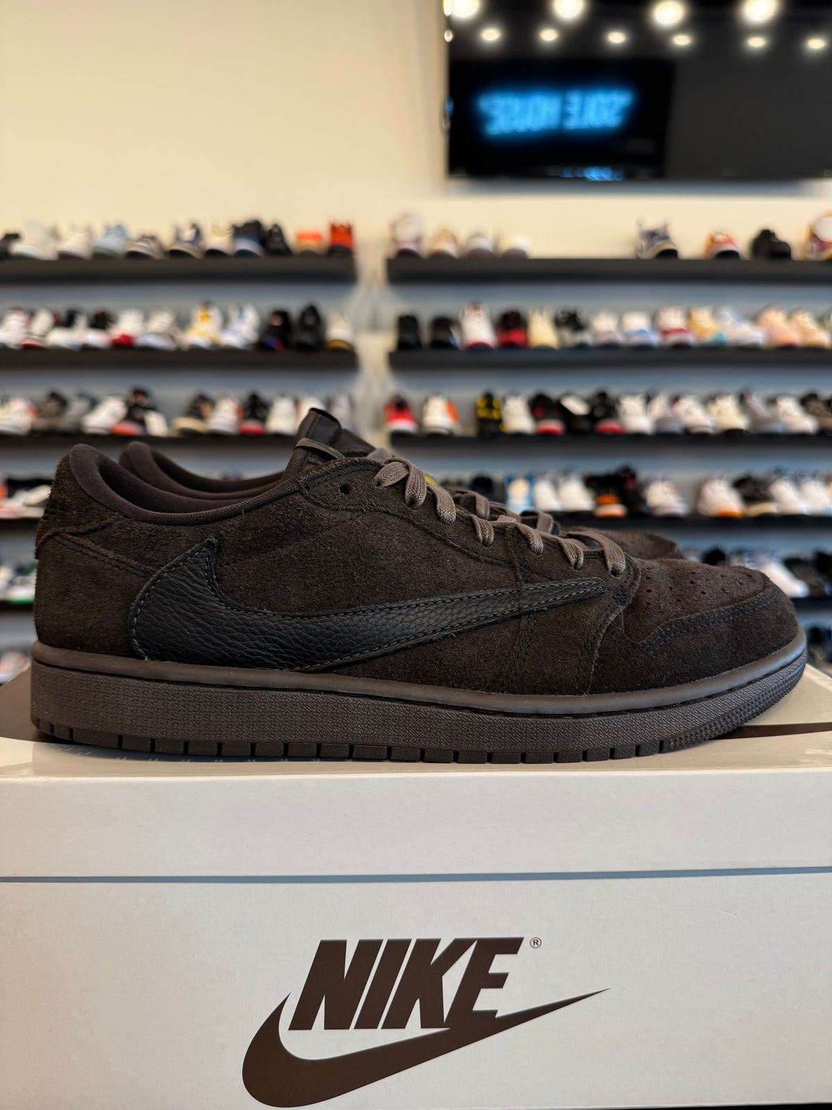 Jordan 1 Low Travis Scott Velvet Brown Size 10 Pre-Owned