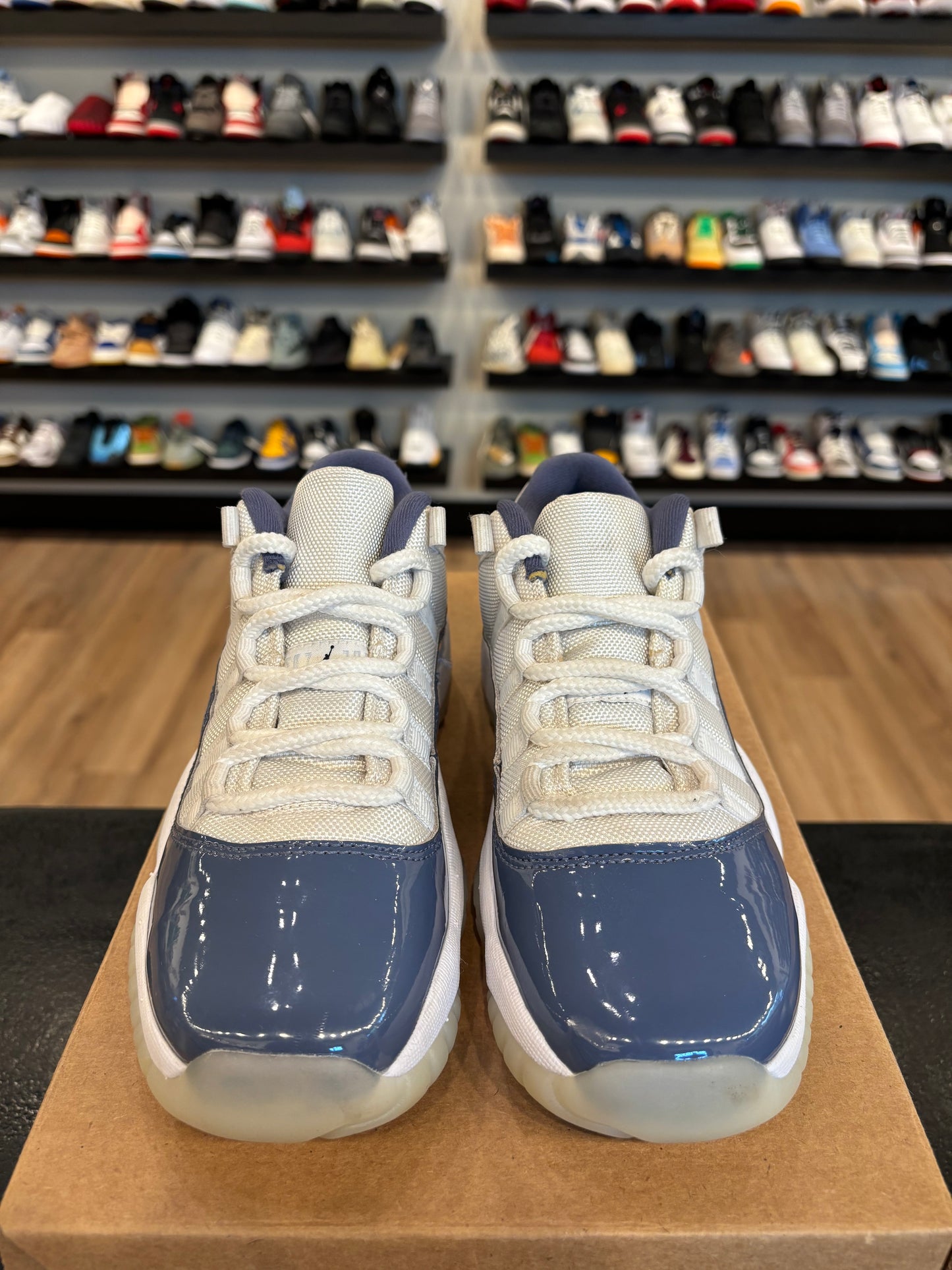 Jordan 11 Low Diffused Blue Size 6Y (7.5W) Pre-Owned (No Box)