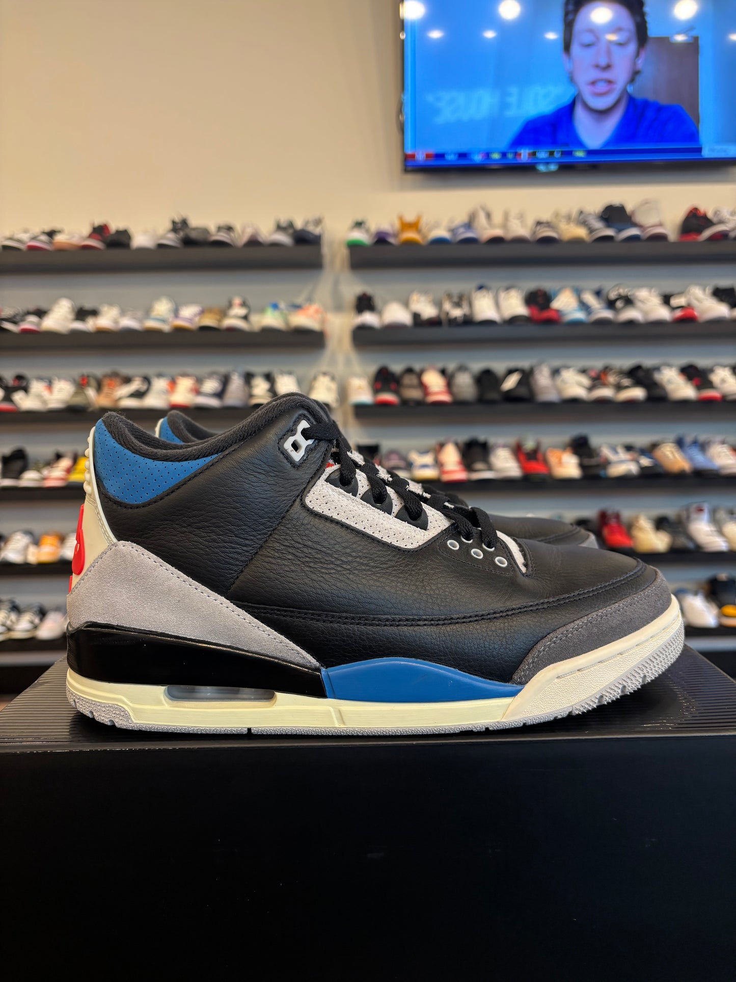 Jordan 3 Rare Air Size 9 Pre-Owned