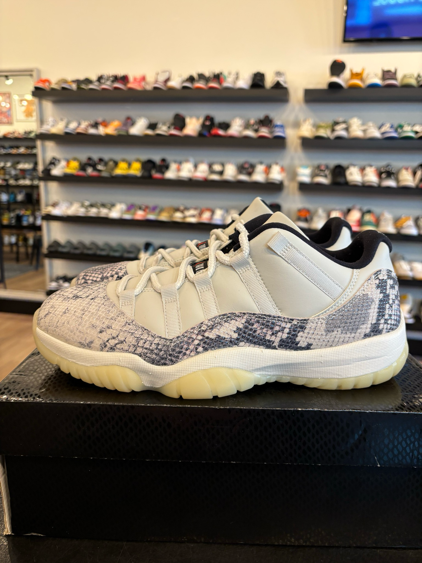 Jordan 11 Low White Snakeskin Size 10 Pre-Owned
