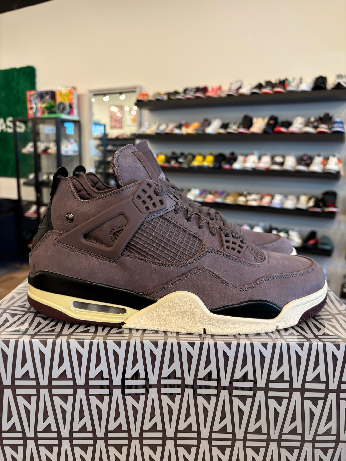 Jordan 4 A Ma Maniere Violet Ore Size 10.5 Pre-Owned (A)