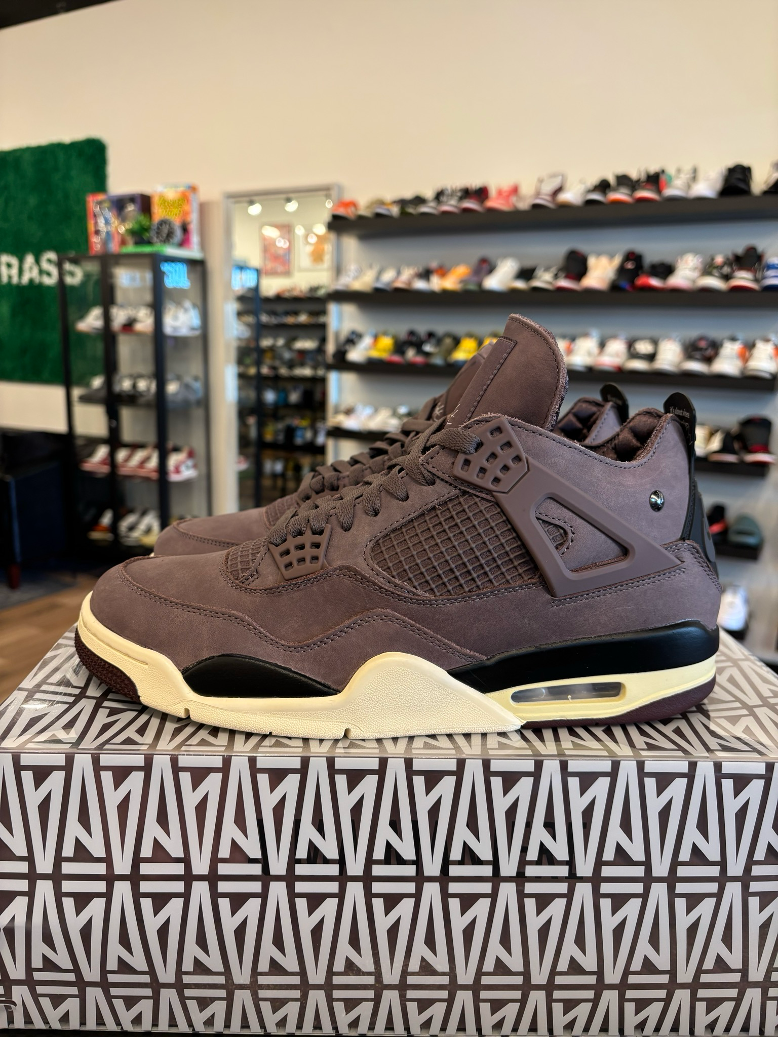 Jordan 4 A Ma Maniere Violet Ore Size 10.5 Pre-Owned (A)