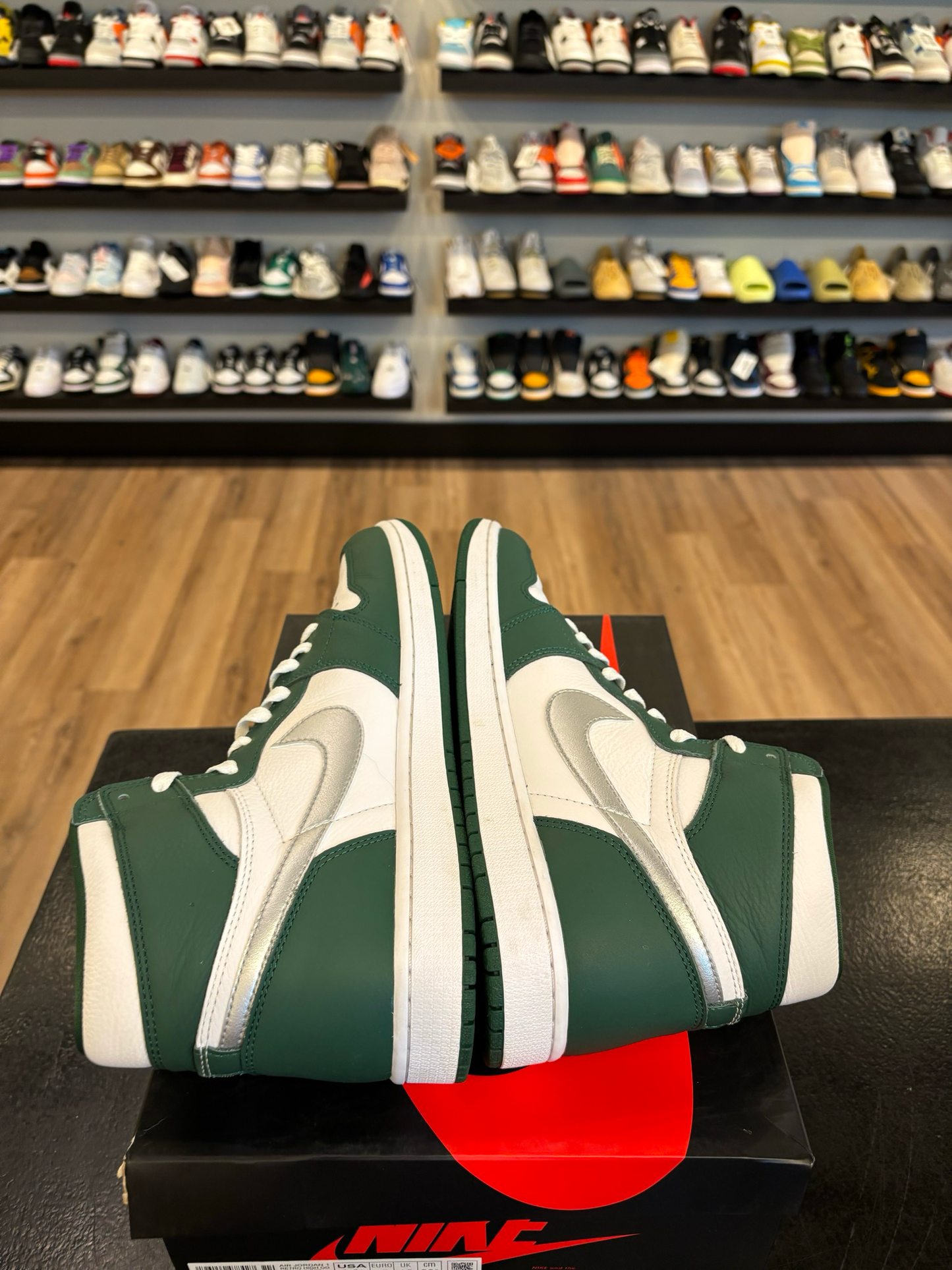 Jordan 1 Gorge Green Size 11 Pre-Owned