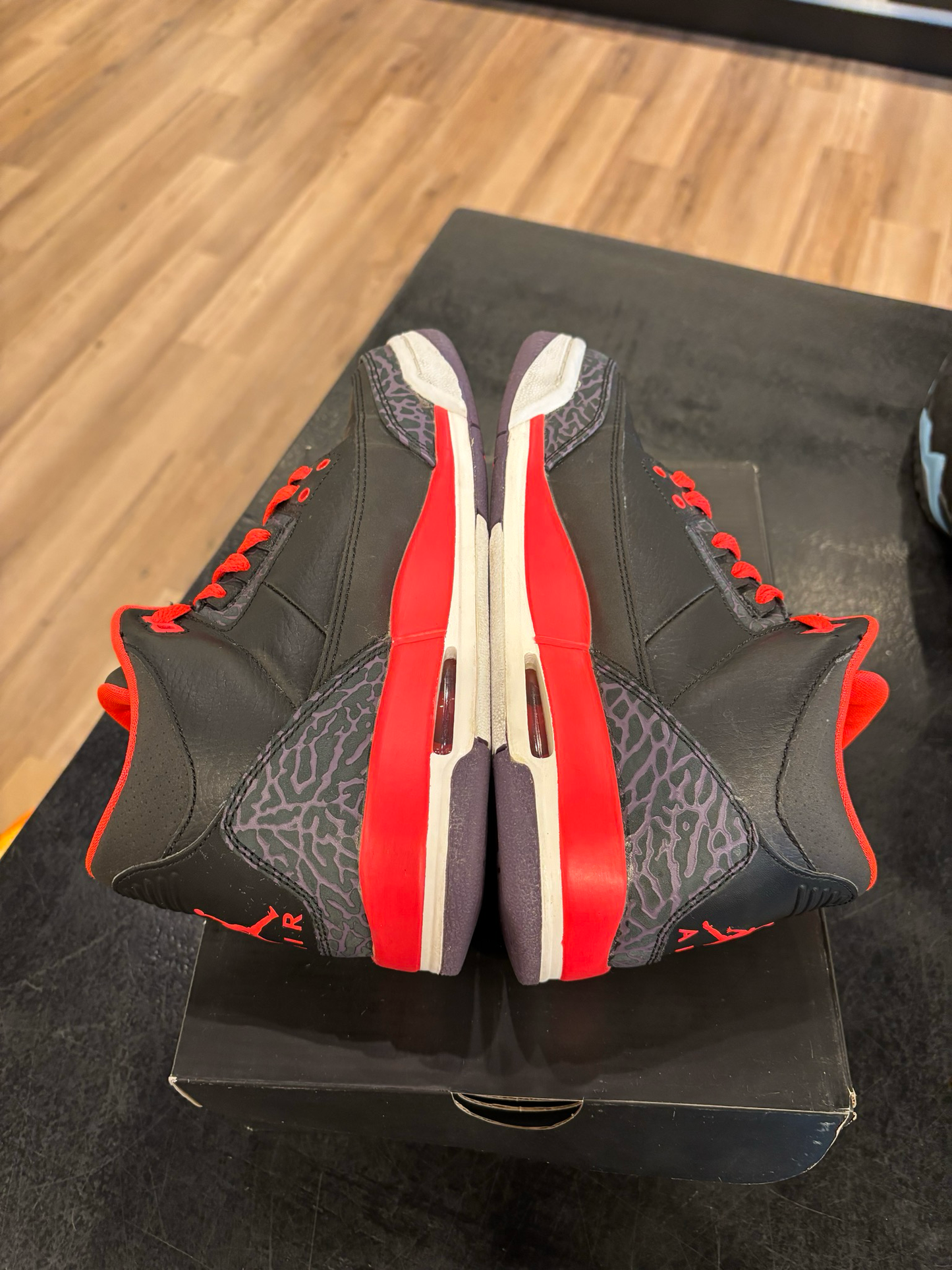 Jordan 3 Crimson Size 5Y (6.5W) Pre-Owned