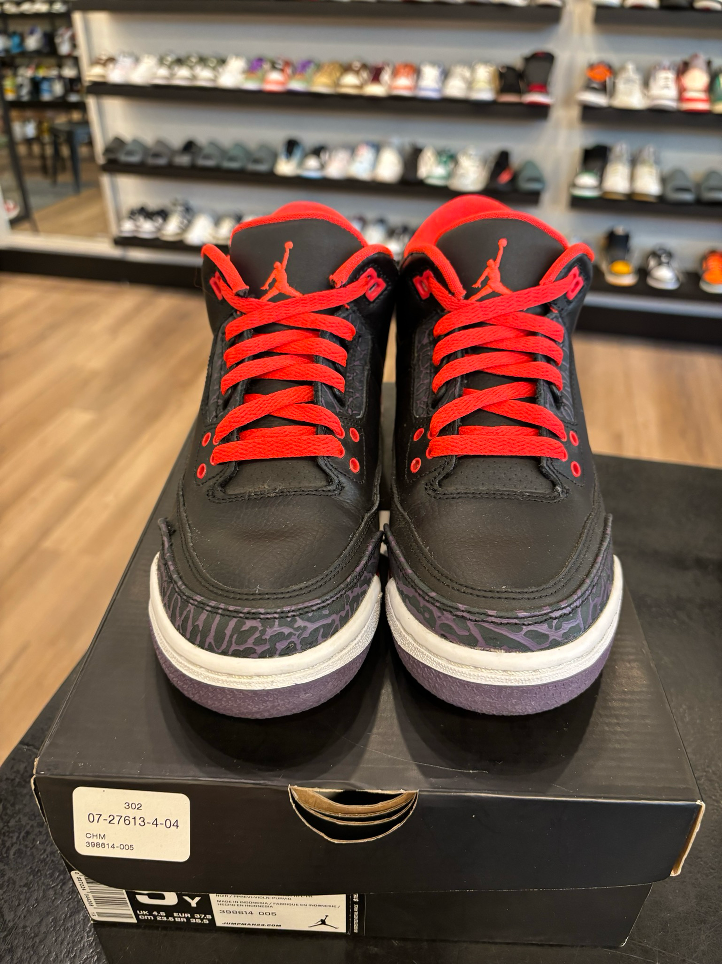 Jordan 3 Crimson Size 5Y (6.5W) Pre-Owned