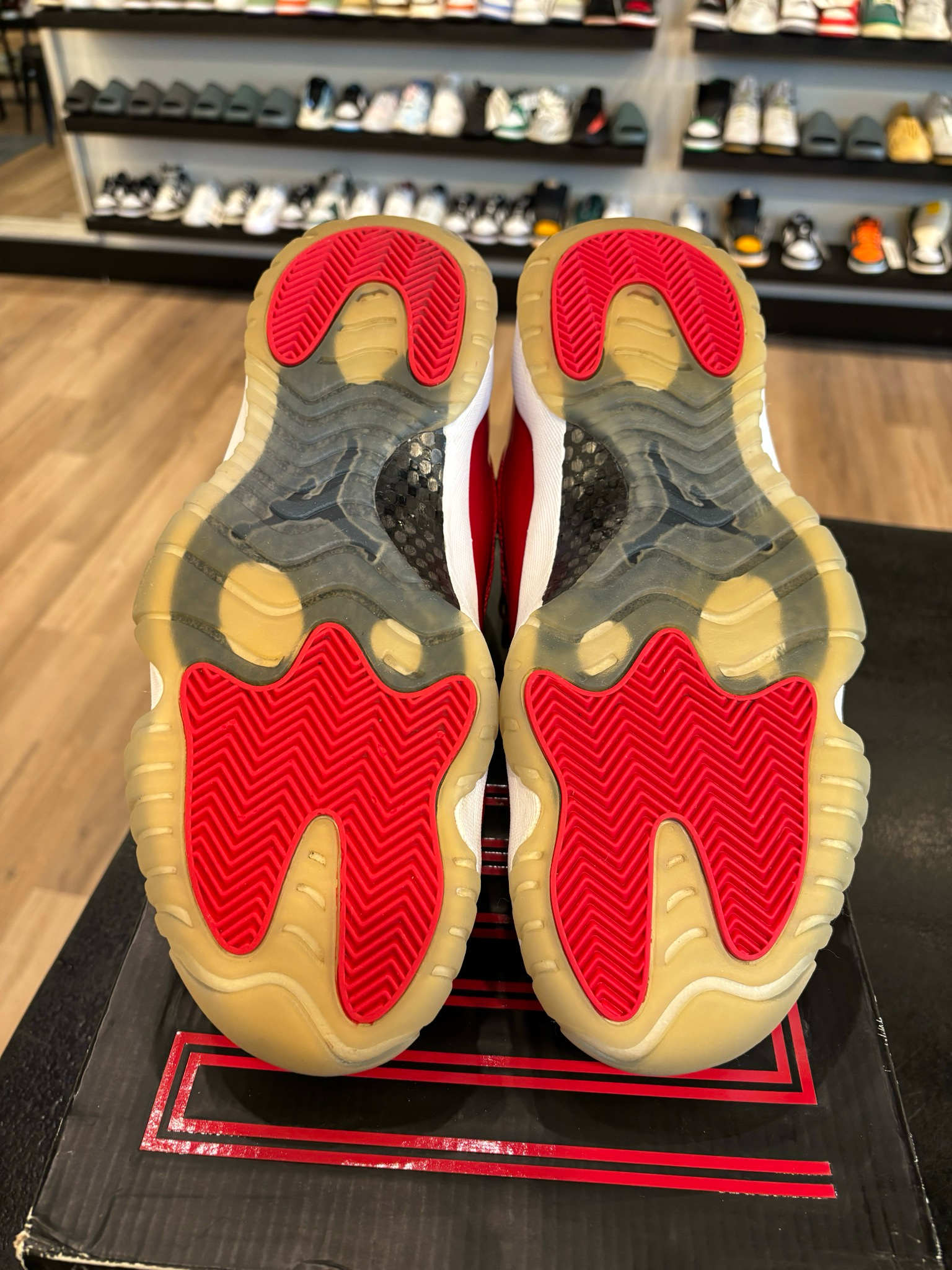 Jordan 11 Win Like 96 Size 10.5 Pre-Owned