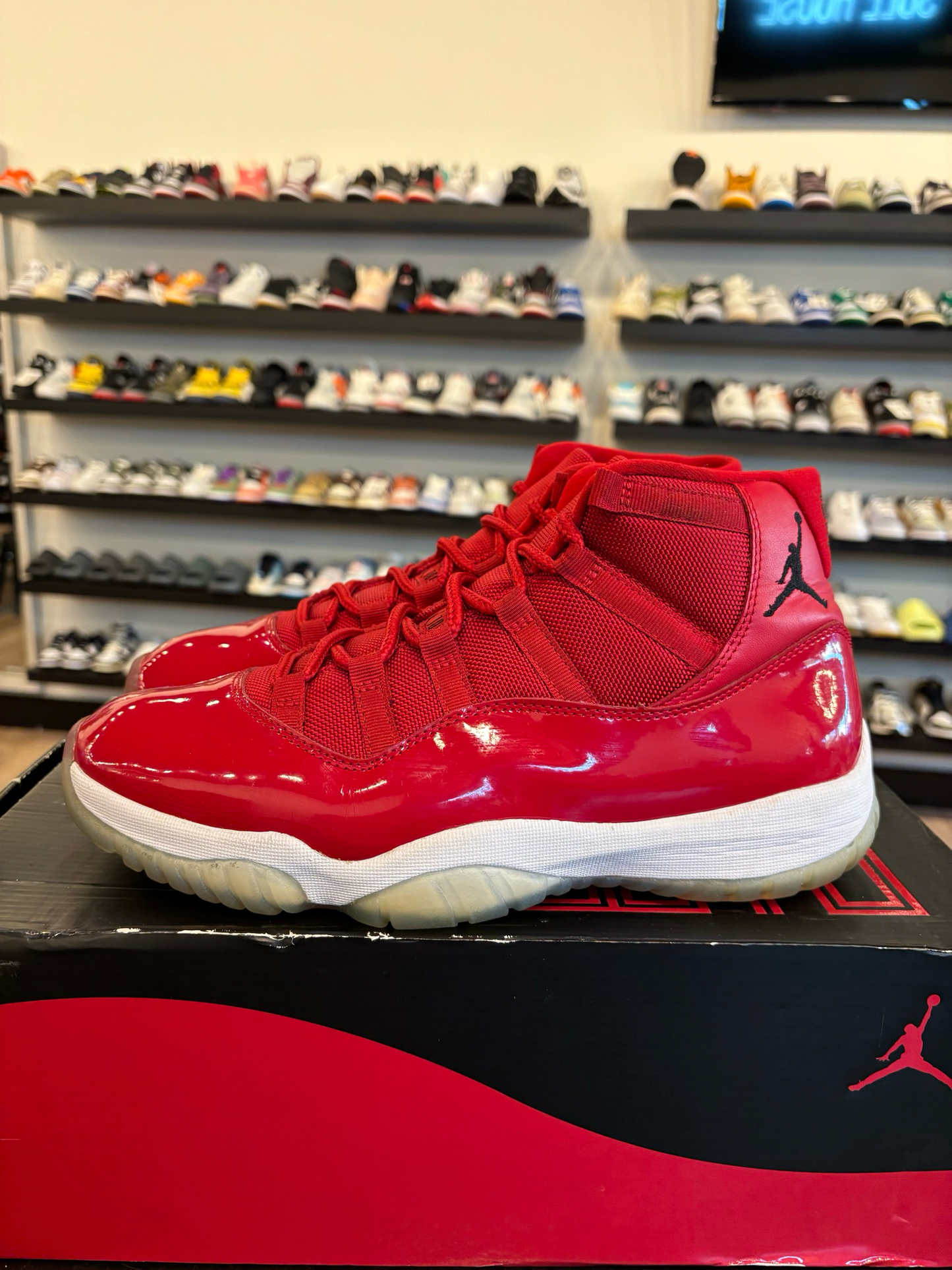 Jordan 11 Win Like 96 Size 10.5 Pre-Owned