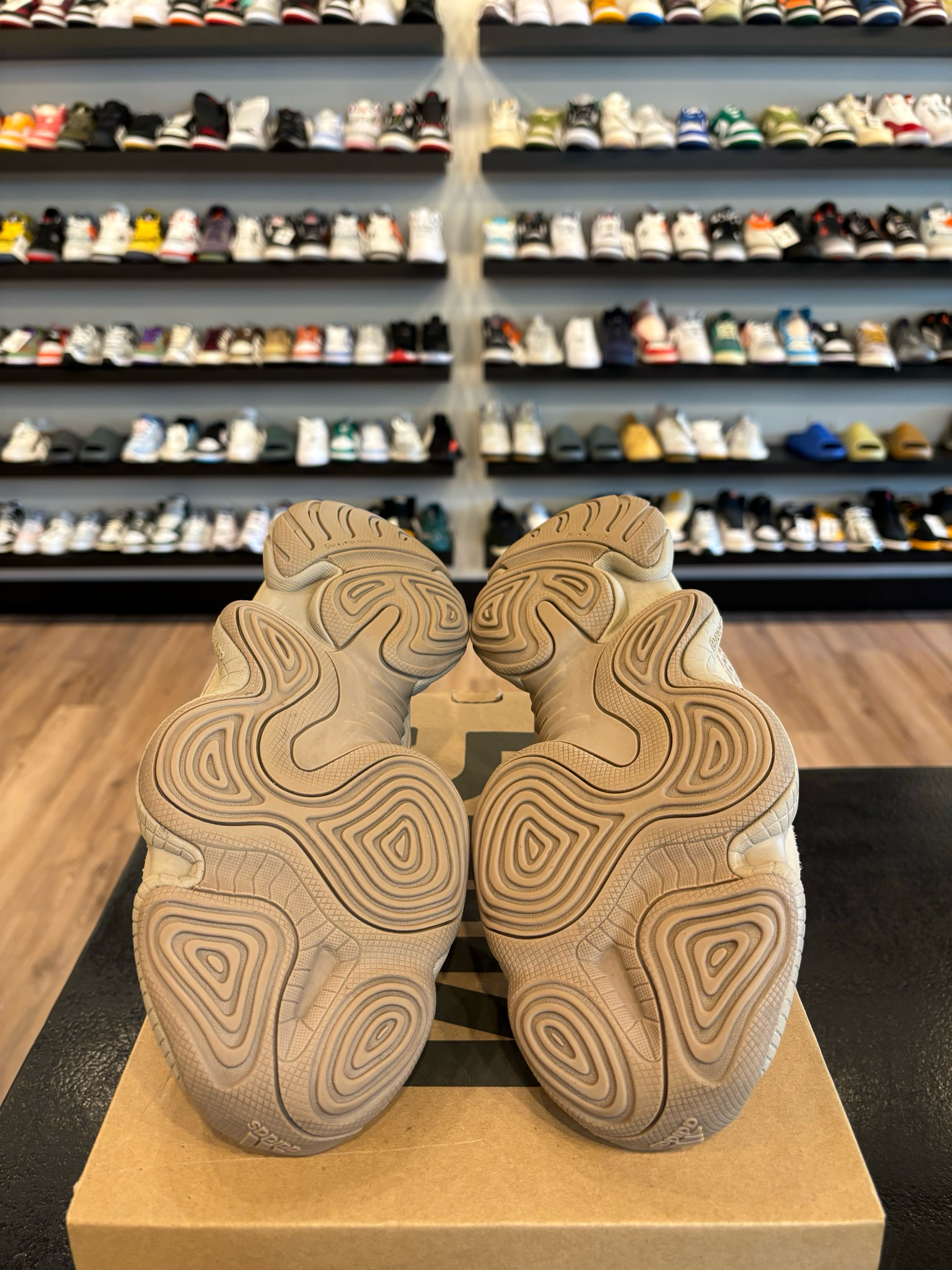 Yeezy 500 V2 Taupe Light Size 8.5 Pre-Owned