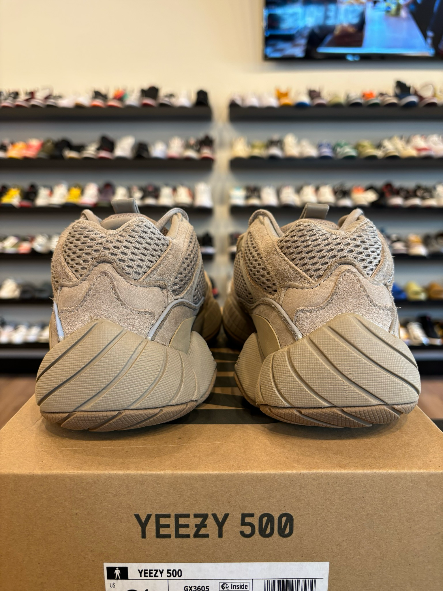 Yeezy 500 V2 Taupe Light Size 8.5 Pre-Owned