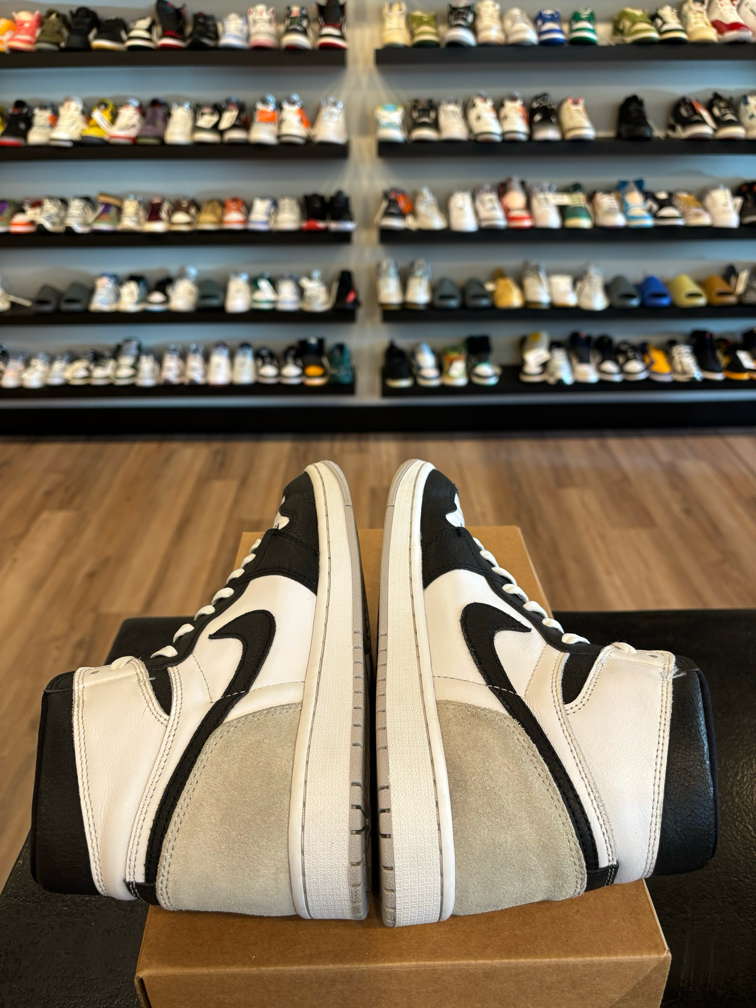 Jordan 1 Stage Haze Size 9 Pre-Owned (No Box, Replacement Insoles)